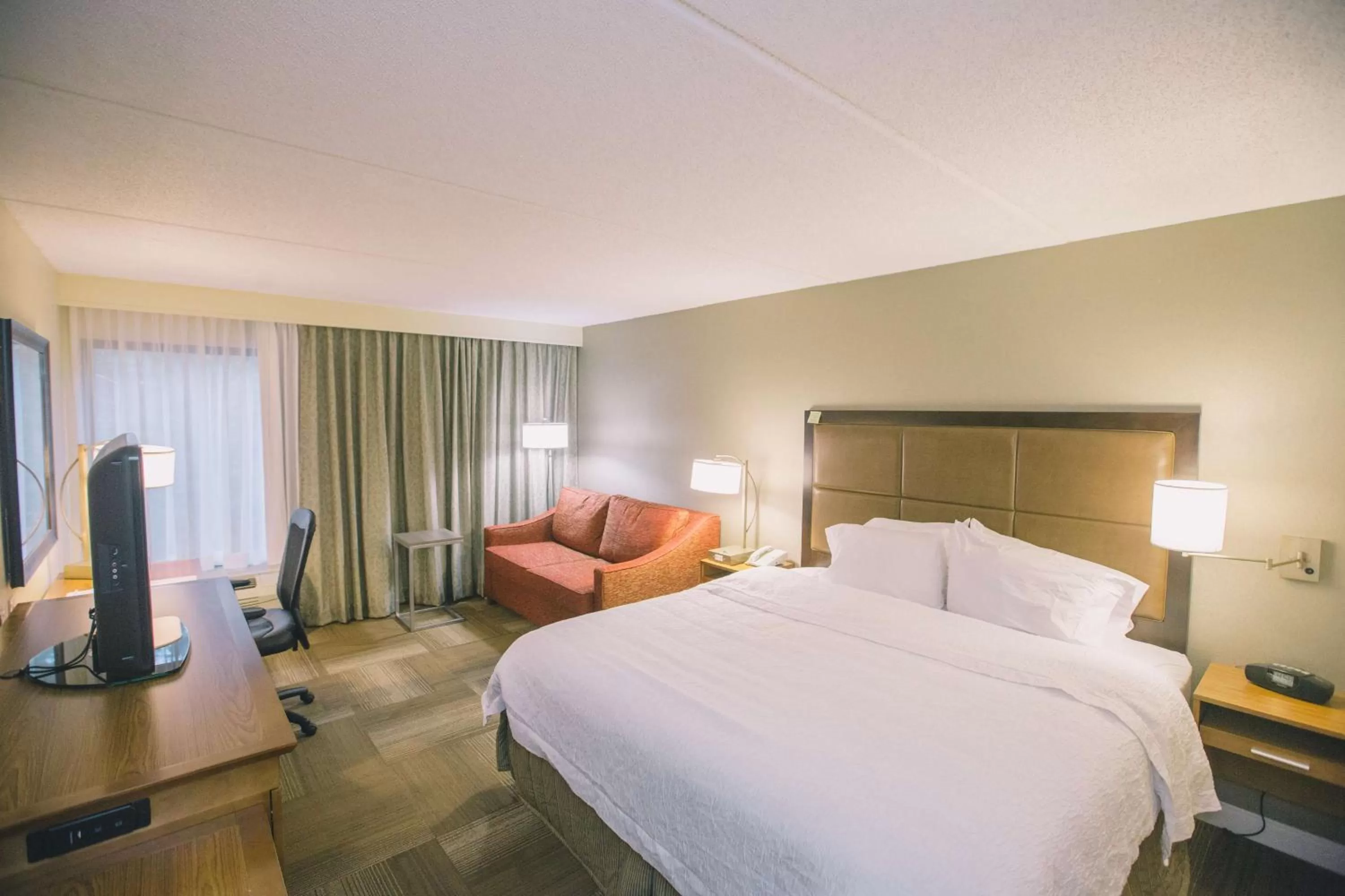 King Room - Hearing Accessbile/Non-Smoking in Hampton Inn Tallahassee-Central