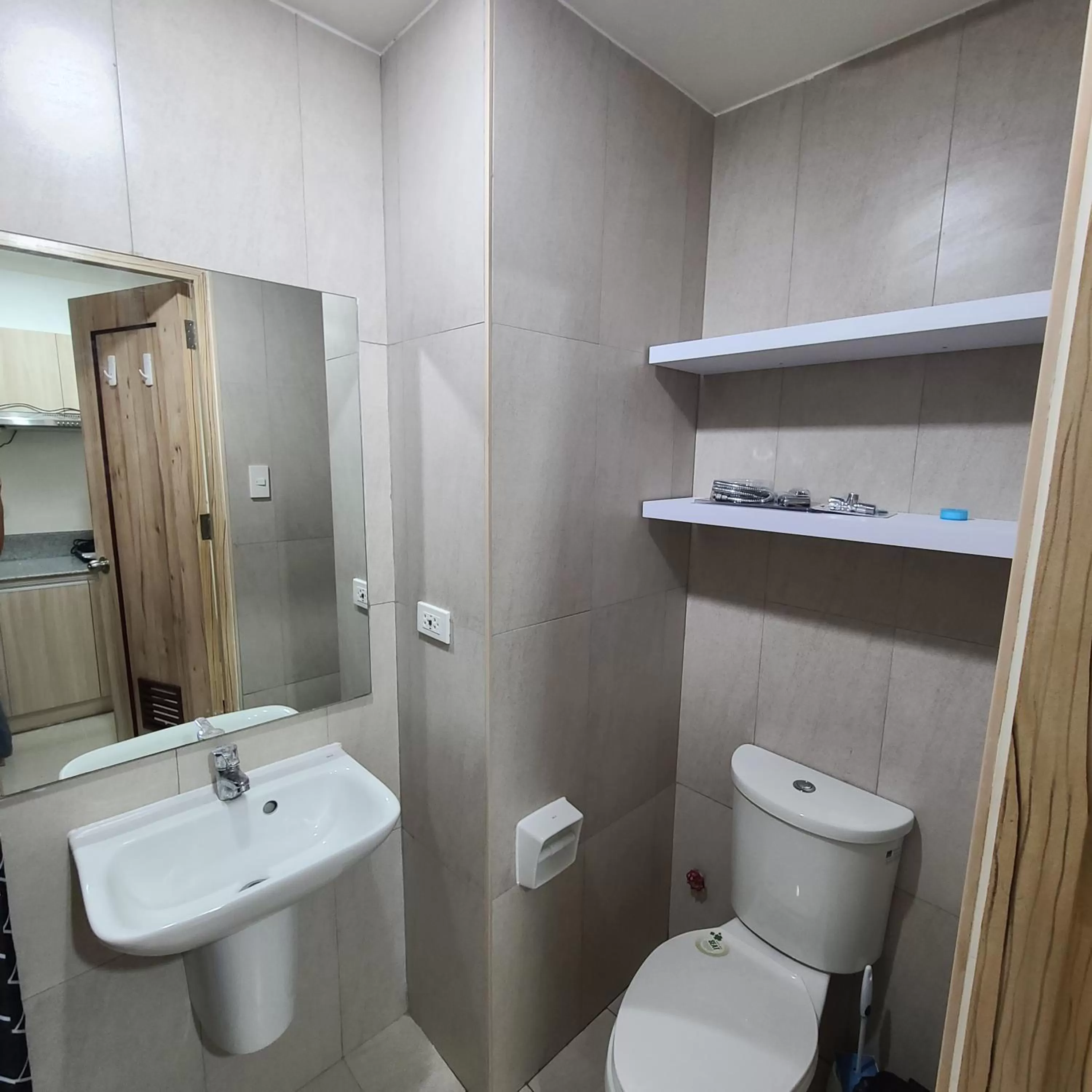 Bathroom in INSPIRIA Condo Free Airport Pickup for 3 nights stay or more