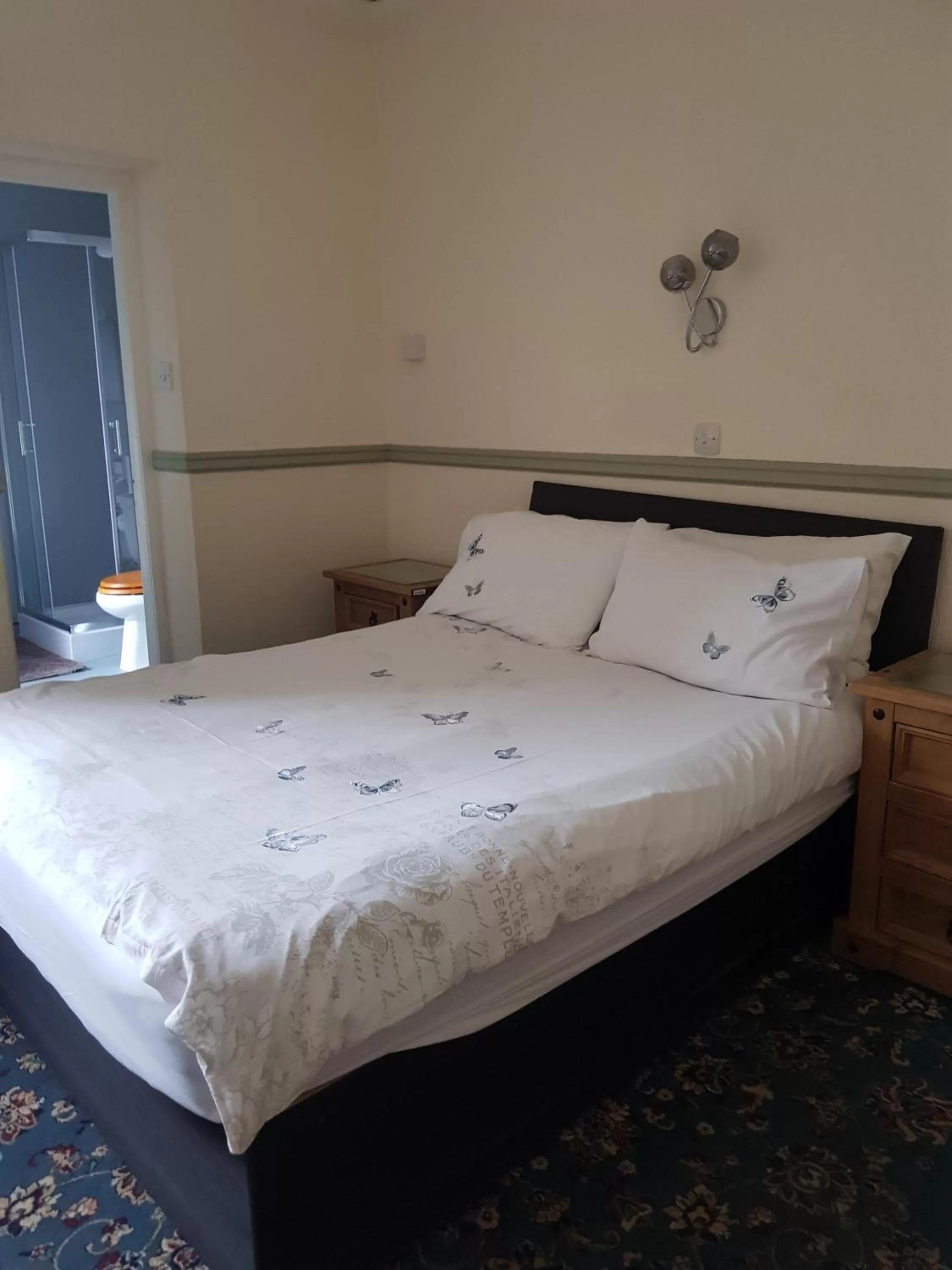 Classic Triple Room in Cedar Villa Guest House