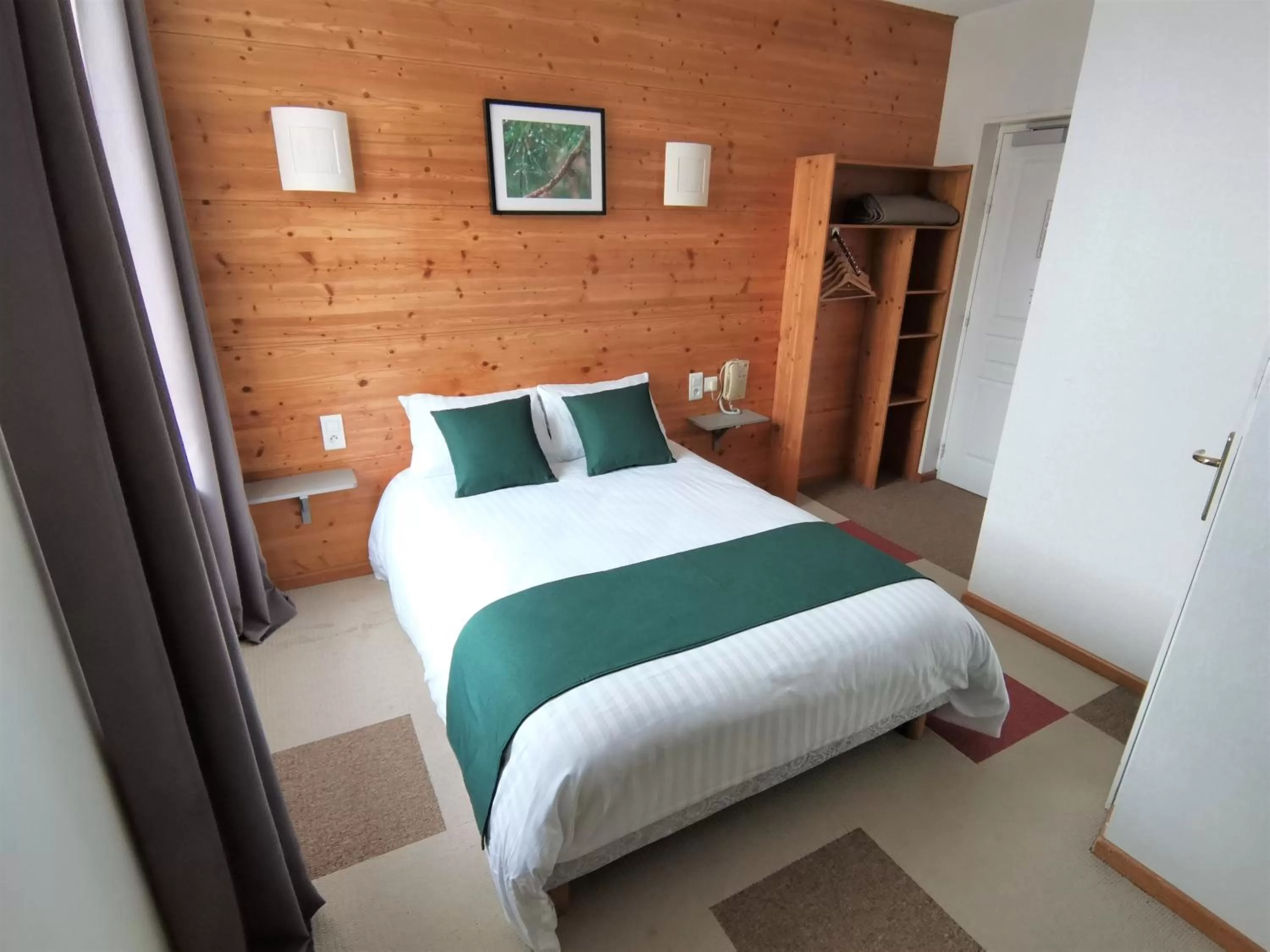 Bed in Hotel Les Montagnards