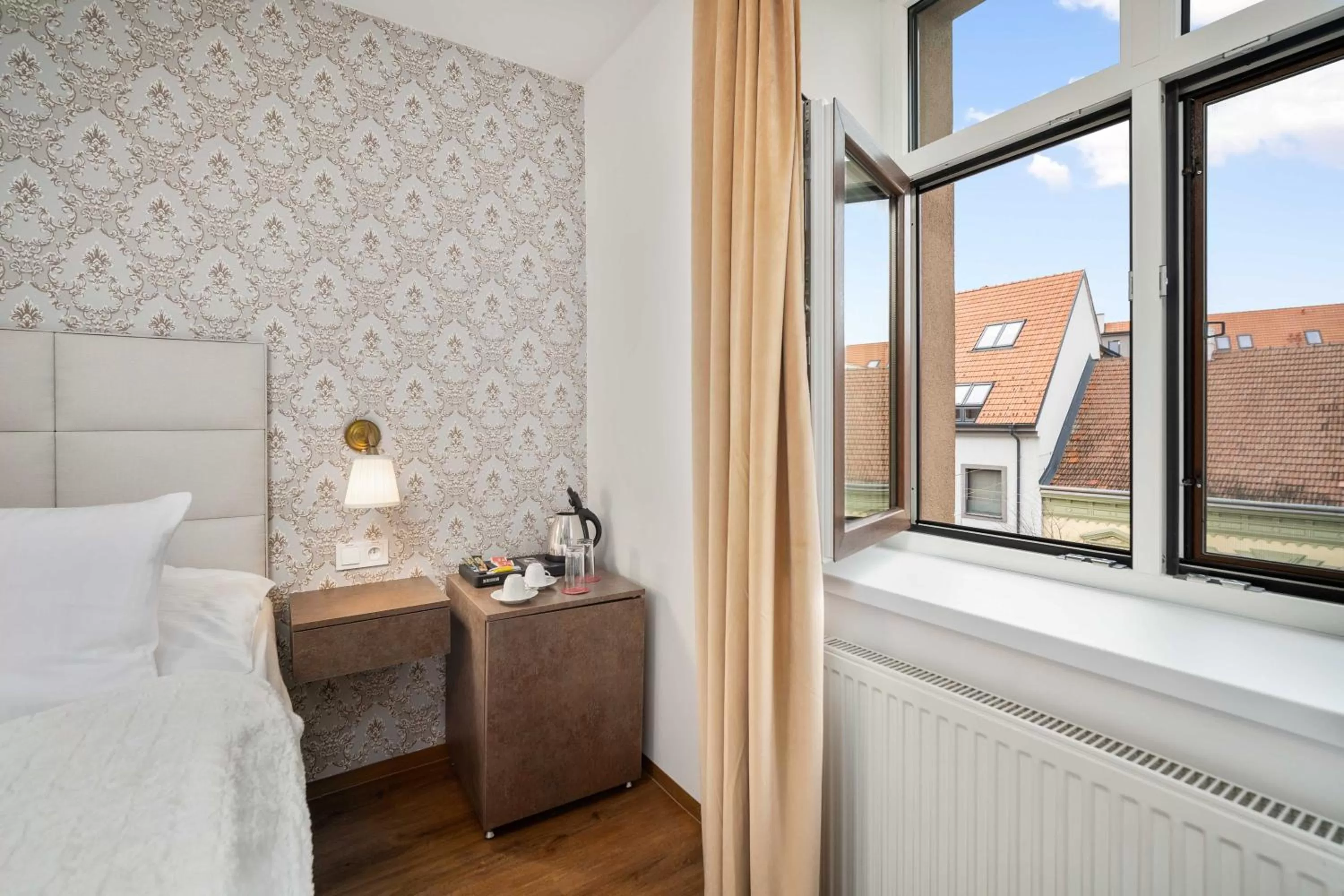 Photo of the whole room in Hotel MAXPLAZA