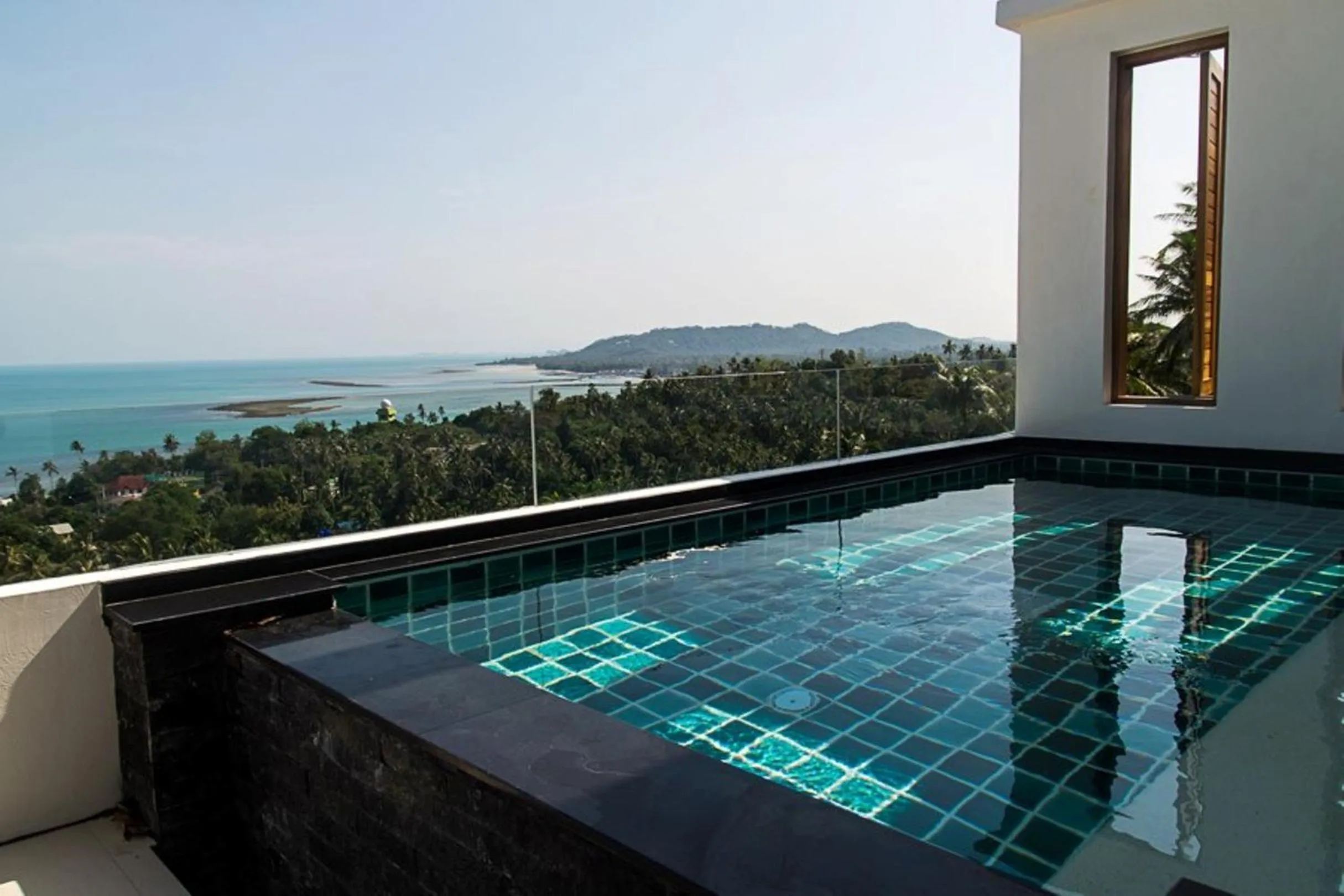 Penthouse Apartment in Tropical Sea View Residence