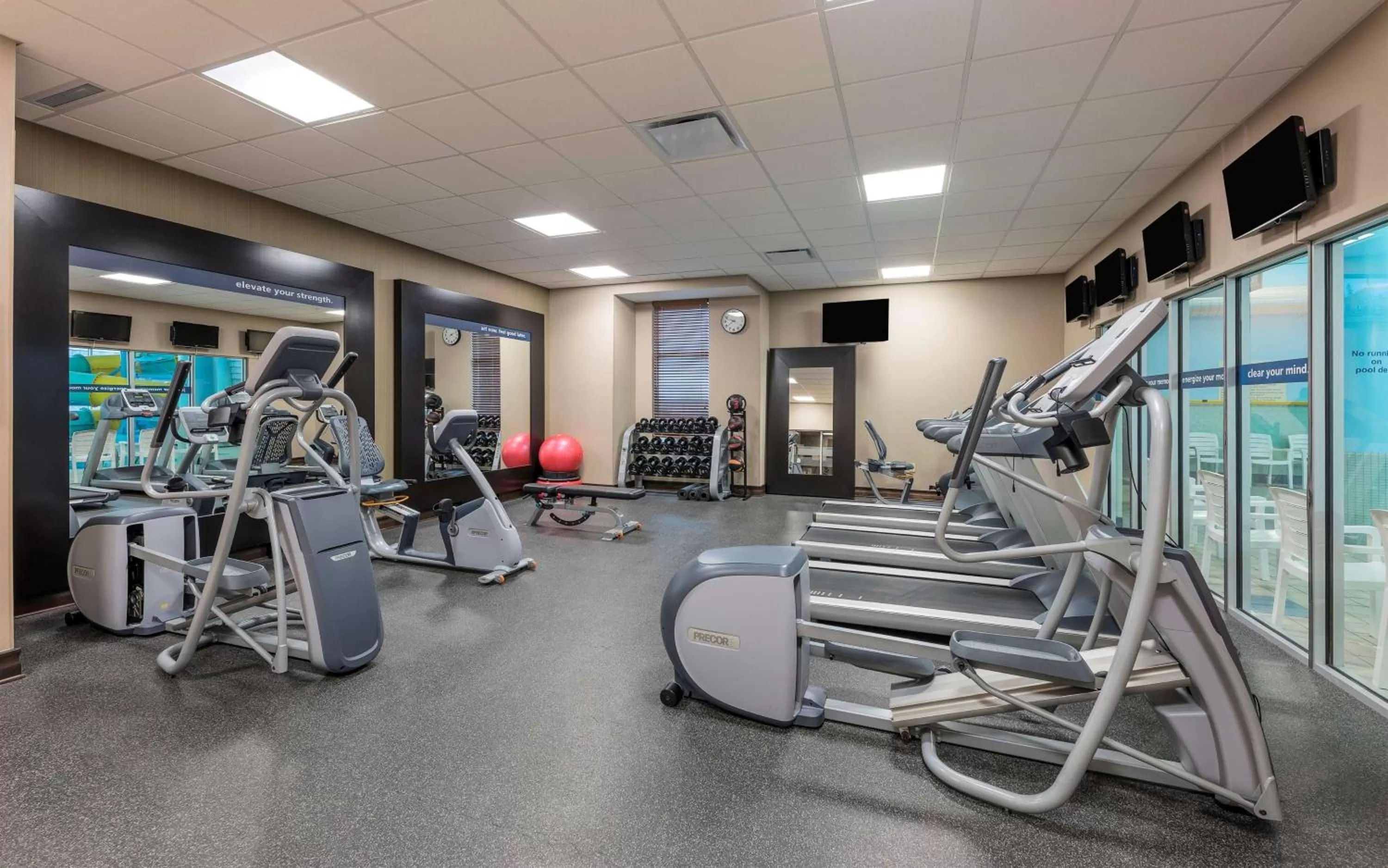 Fitness centre/facilities in Hampton Inn Sydney