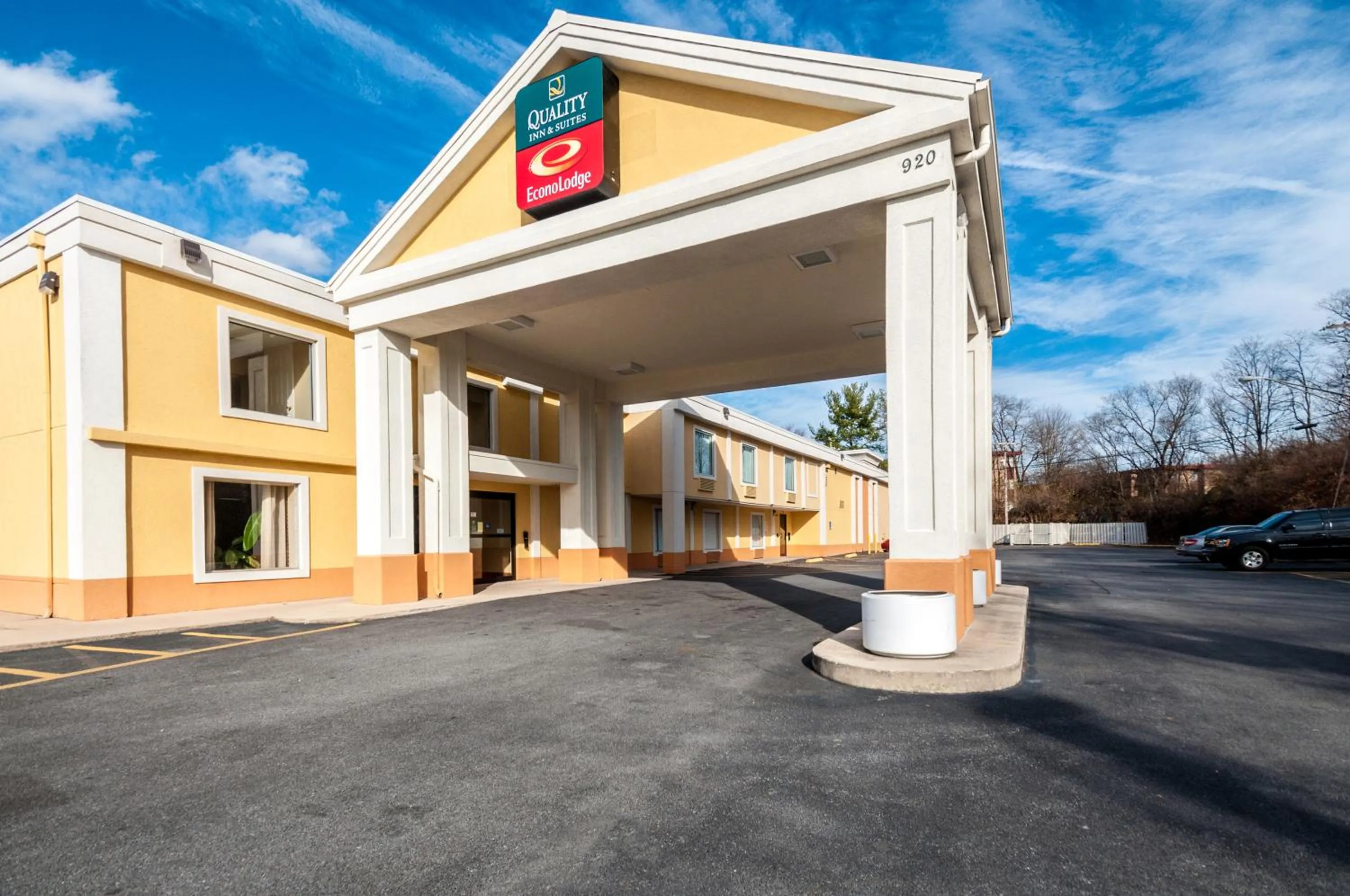 Property building in Econo Lodge Hagerstown