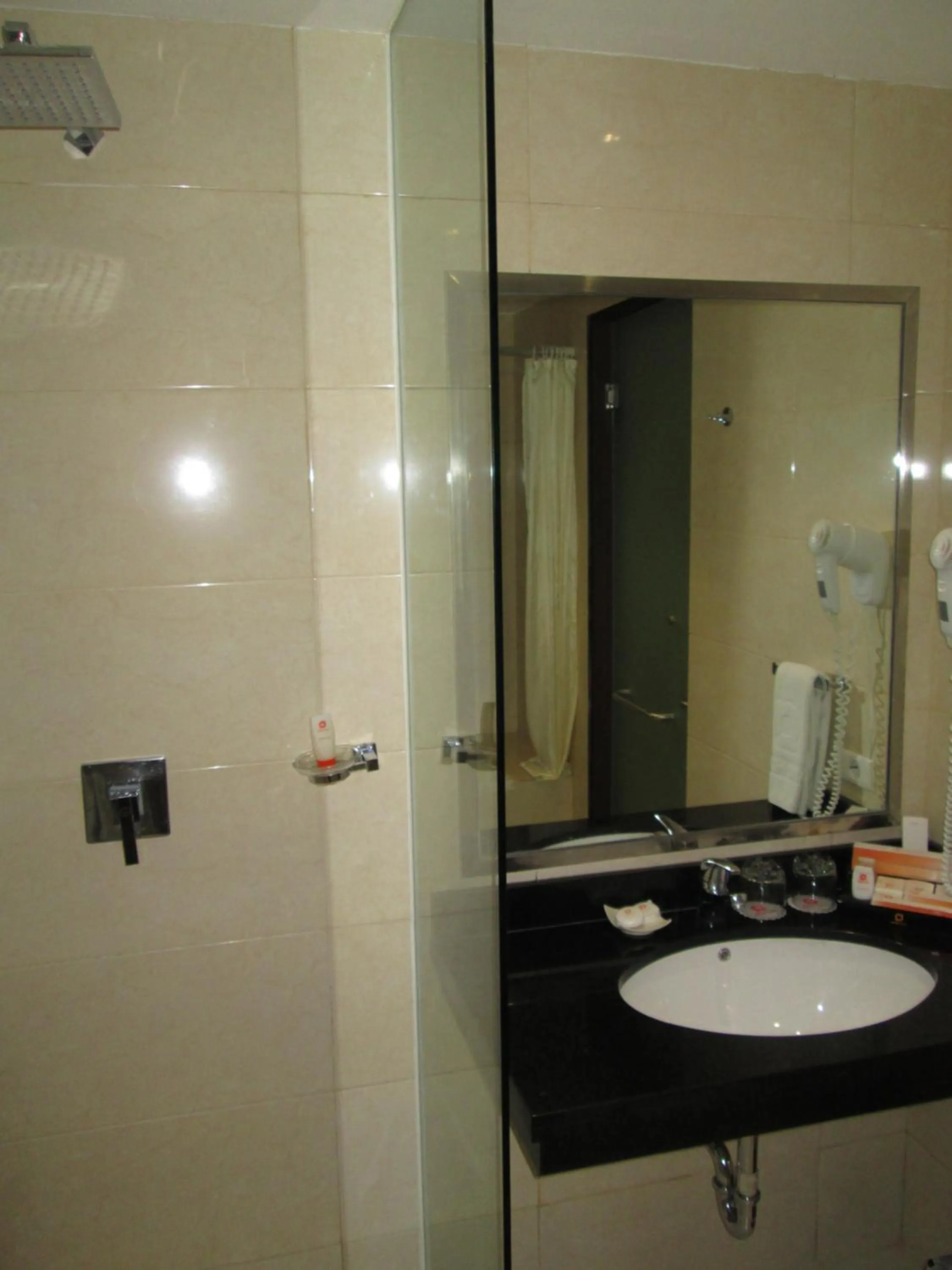 Bathroom in Aria Gajayana