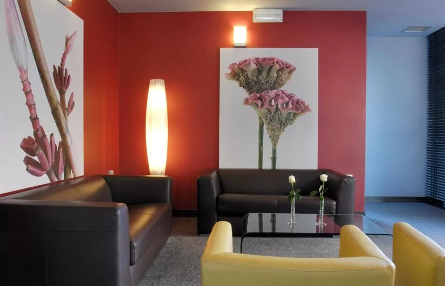 Lounge or bar in Executive Hotel