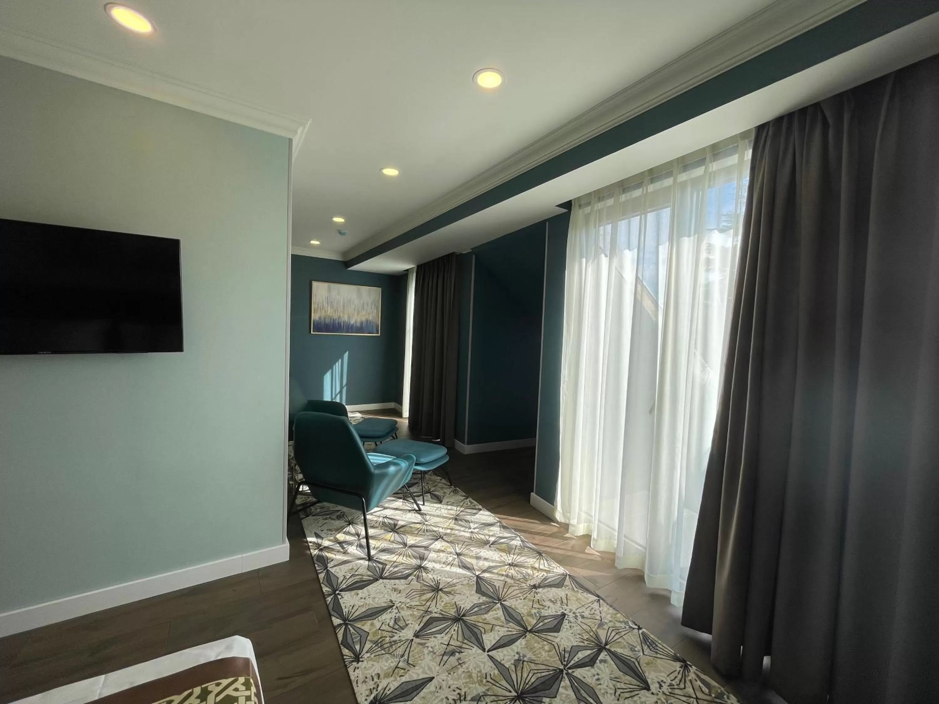 TV and multimedia in Grand Opera Hotel