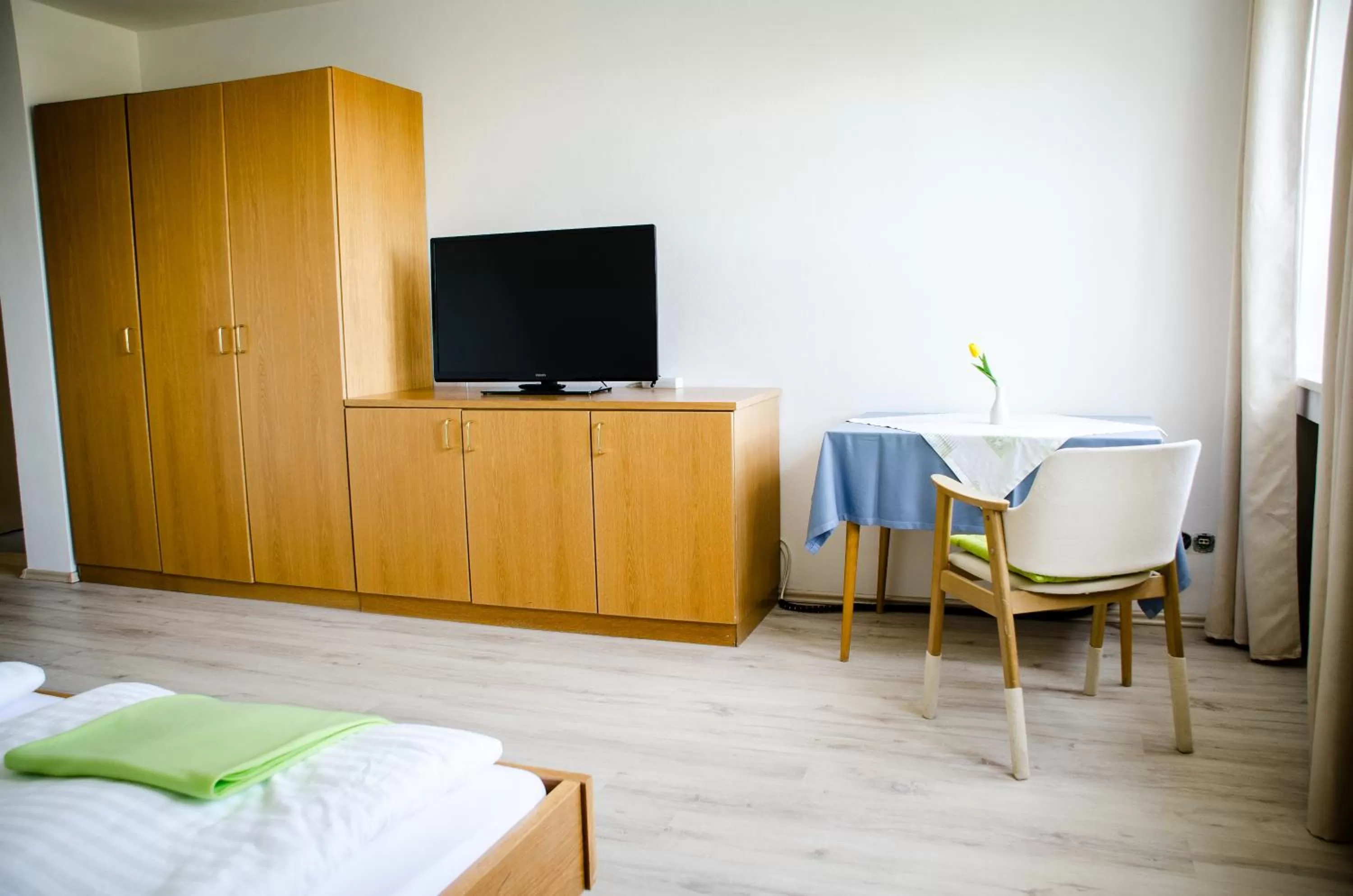 TV and multimedia, TV/Entertainment Center in Wallfahrts-Gaststätte Heilbrünnl