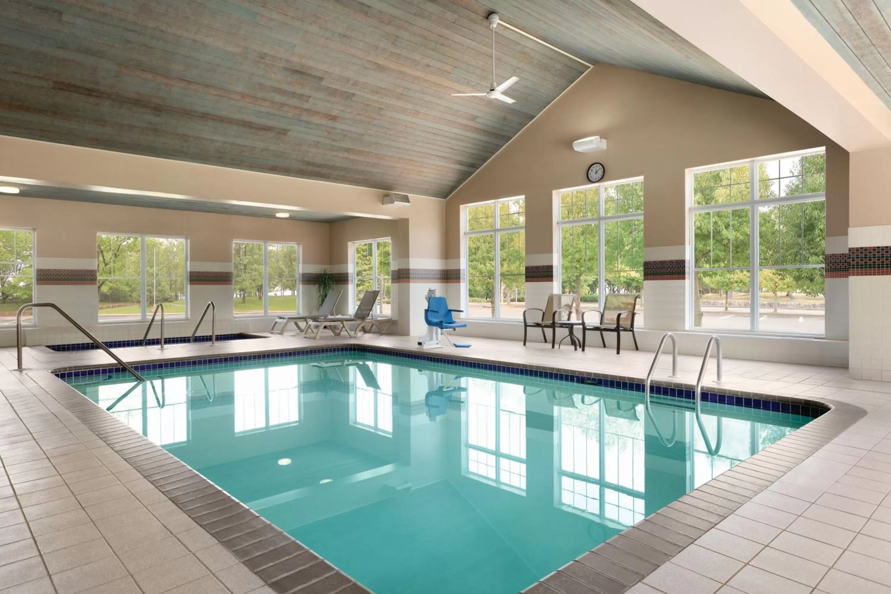 Swimming pool in Country Inn & Suites by Radisson, Brooklyn Park - Brooklyn Center, MN