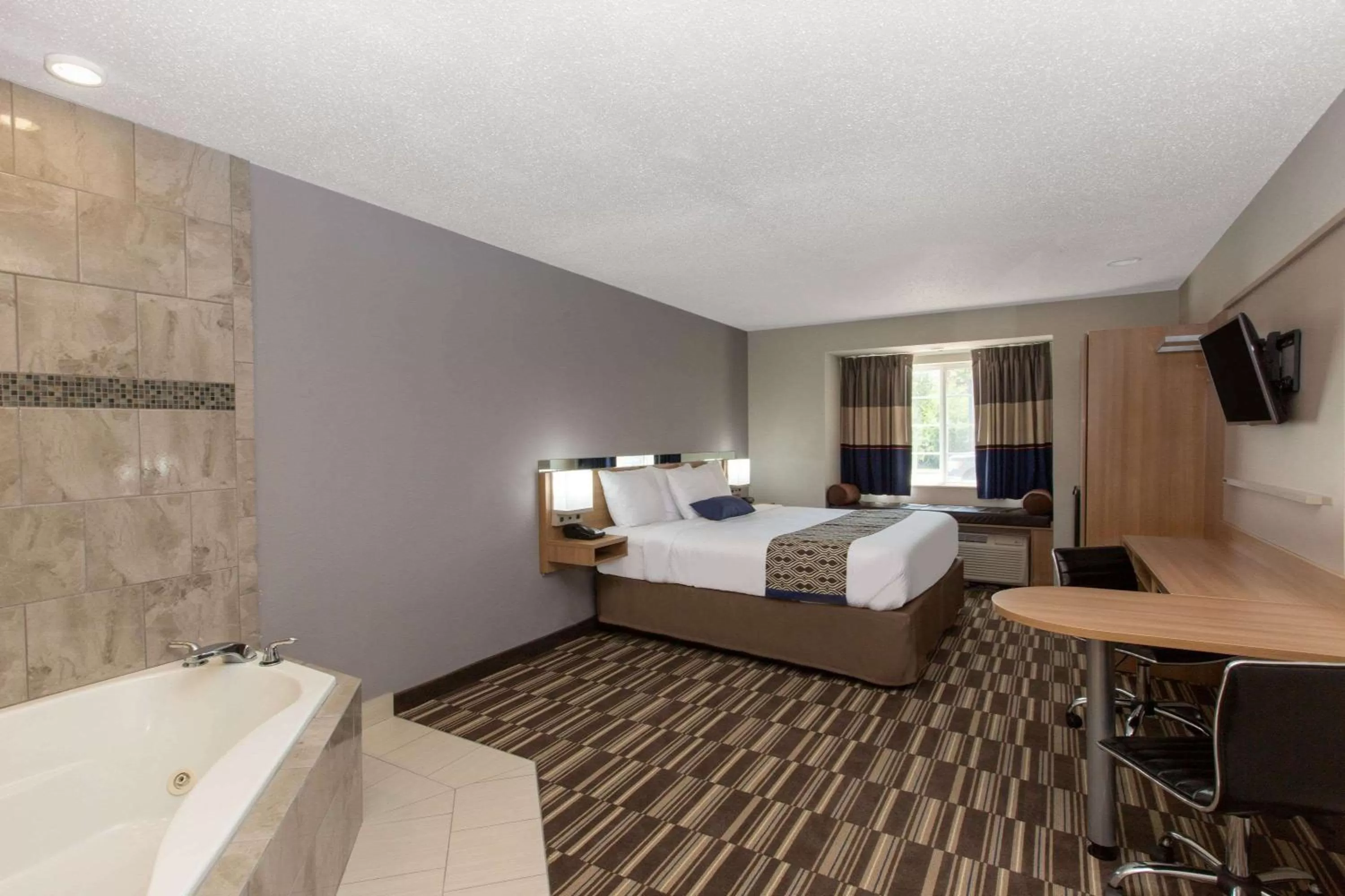 Photo of the whole room, Bed in Microtel Inn & Suites by Wyndham Augusta/Riverwatch