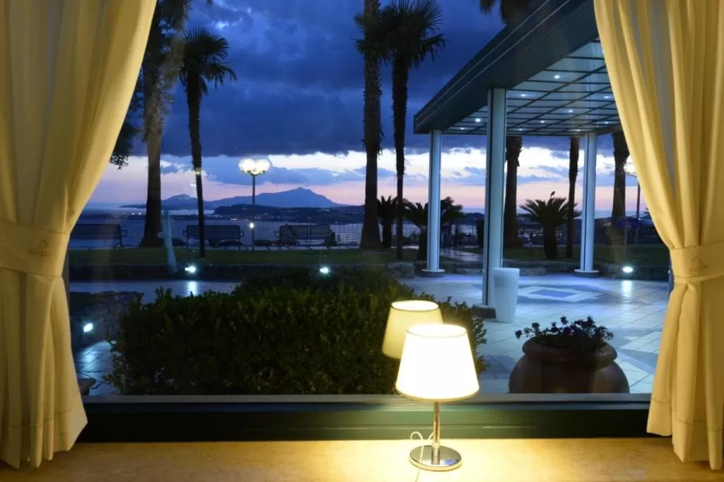 Decorative detail in Gli Dei