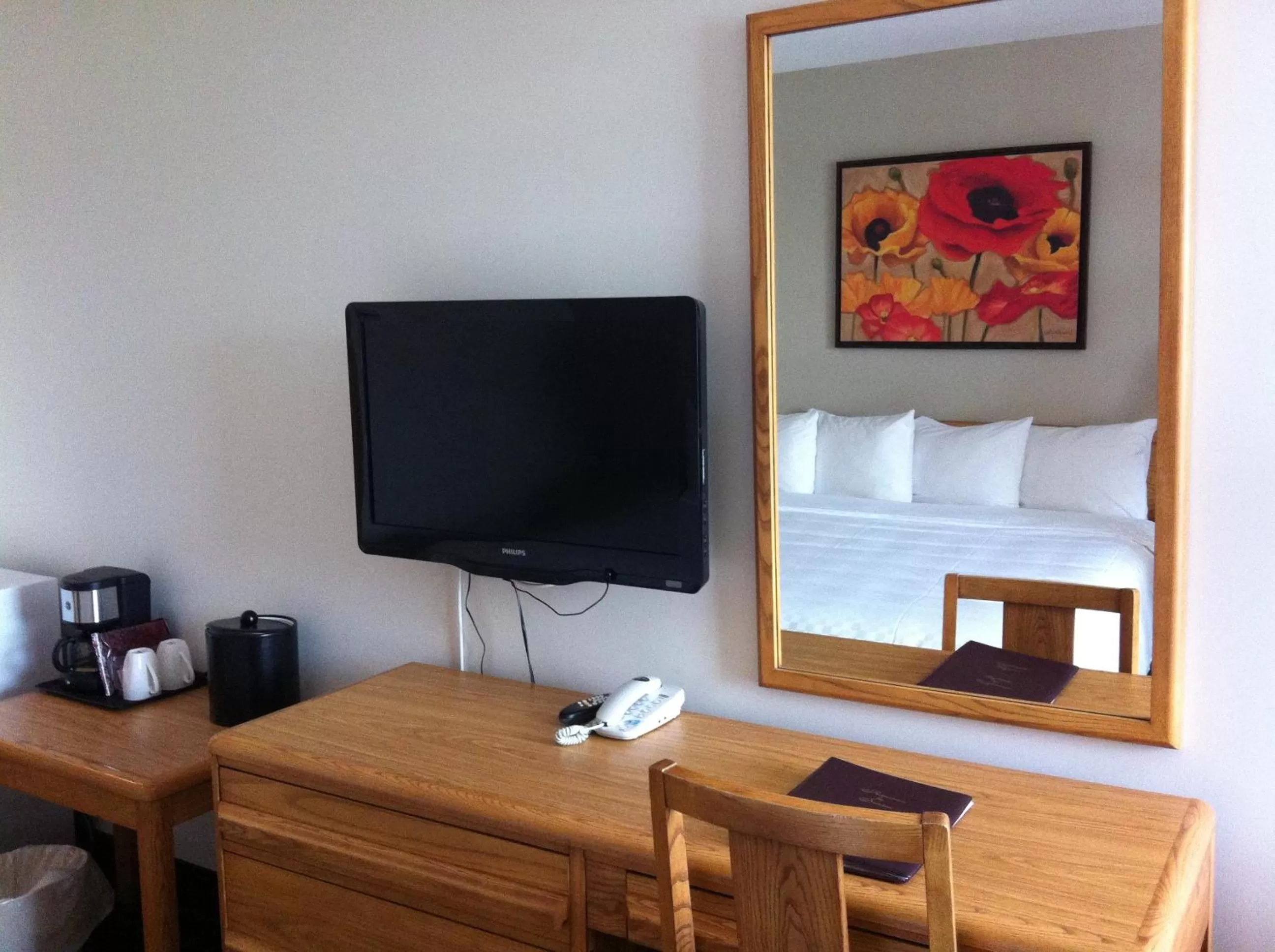 Decorative detail, Bed in Auberge du Grand Lac