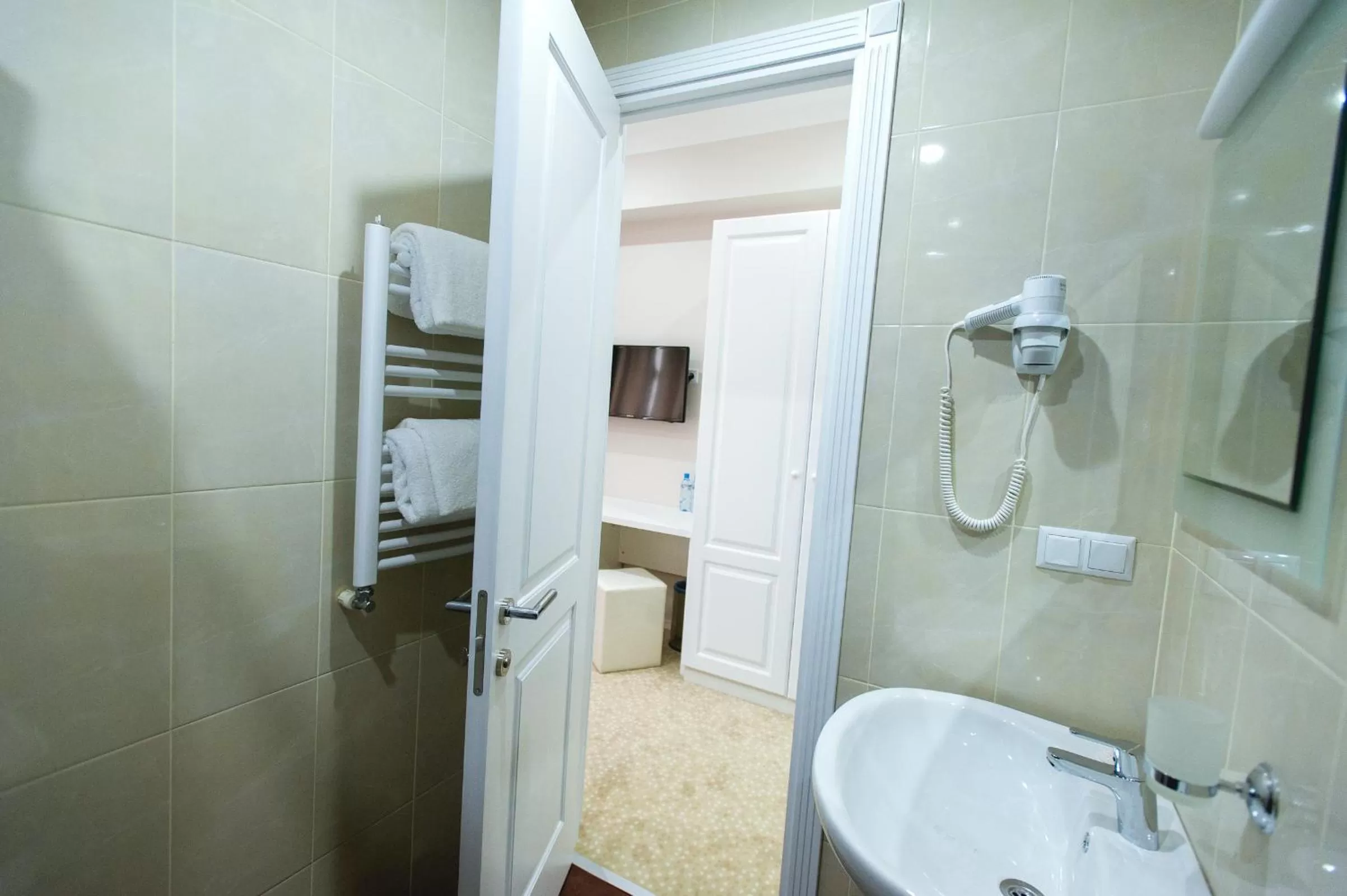 Bathroom in Piazza Four Colours