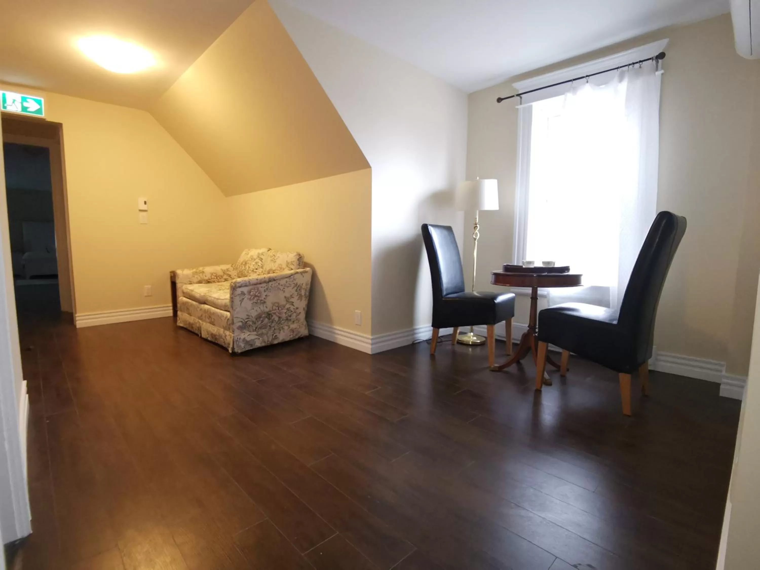 Seating area, Bed in By The River B&B