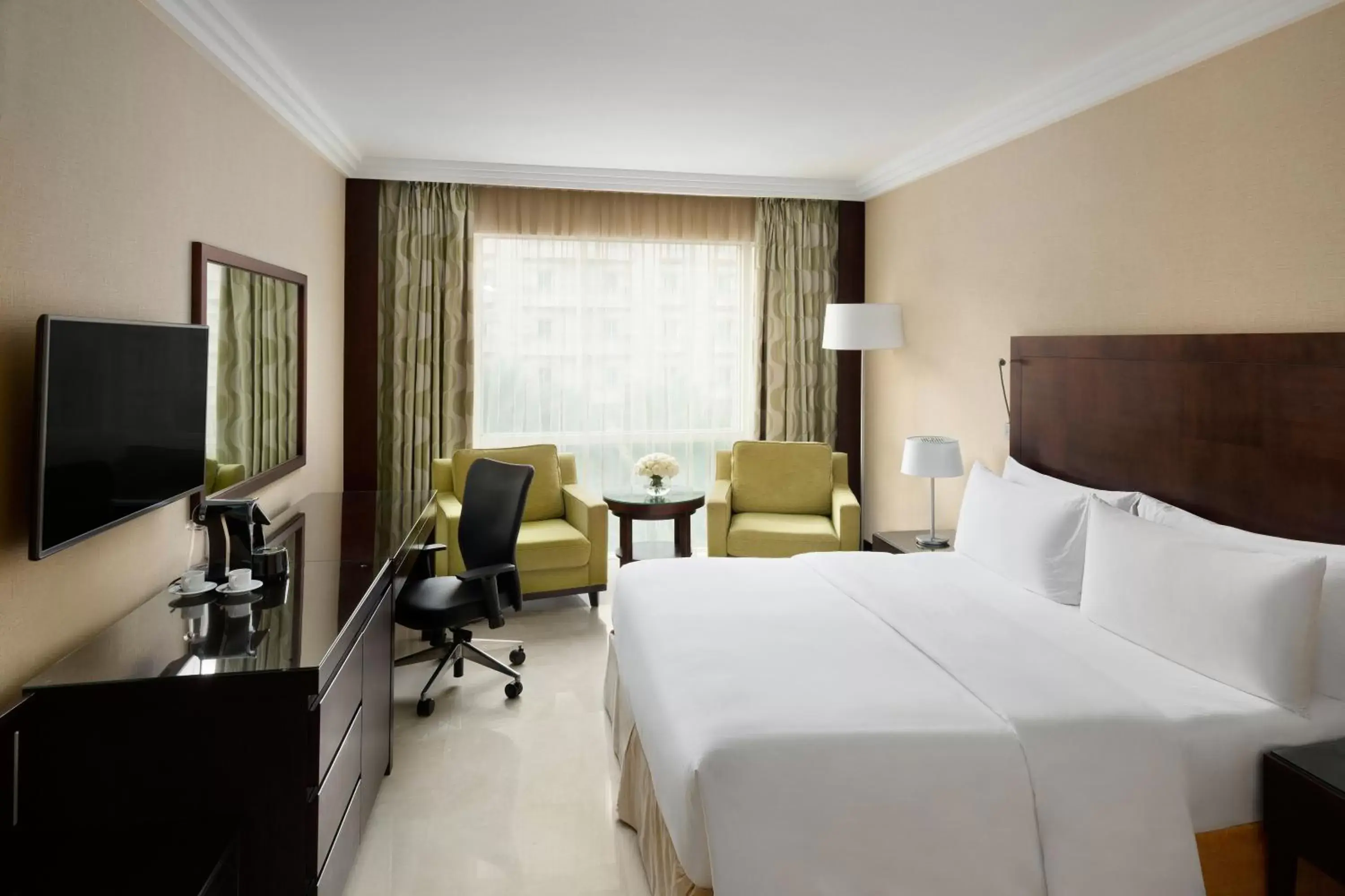 King Room - Accessible - Smoking in Crowne Plaza Jeddah by IHG King Room - Accessible - Smoking in Crowne Plaza Jeddah by IHG