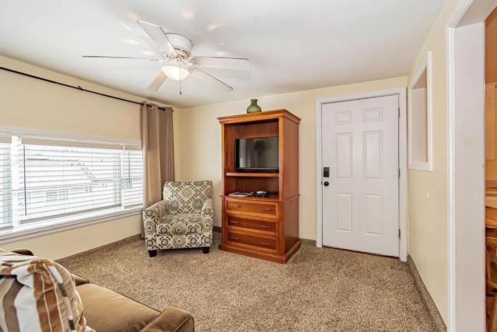 Living room, Seating Area in Suites of Lava Hot Springs