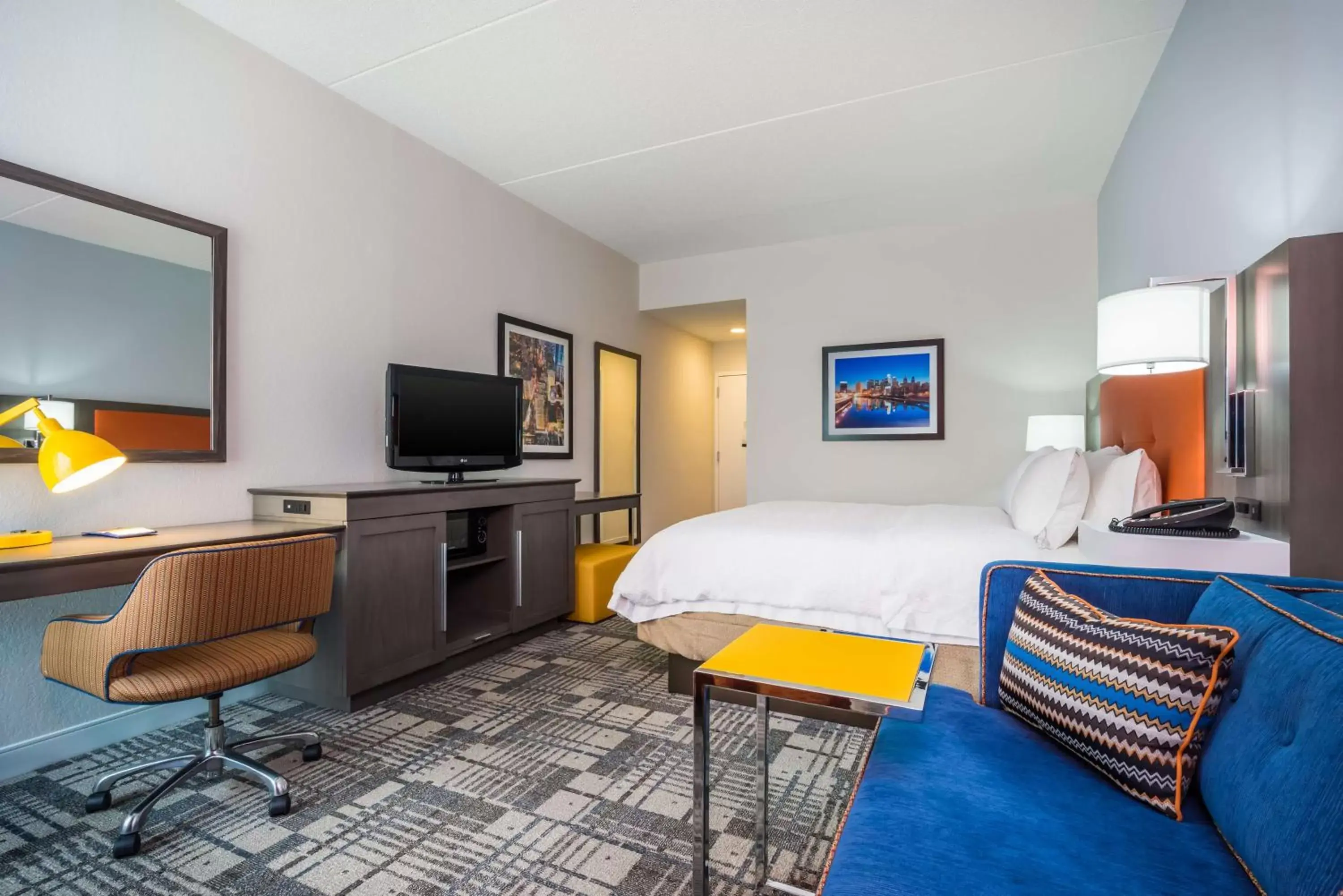 King Room - Non-Smoking in Hampton Inn Plymouth Meeting King Room - Non-Smoking in Hampton Inn Plymouth Meeting