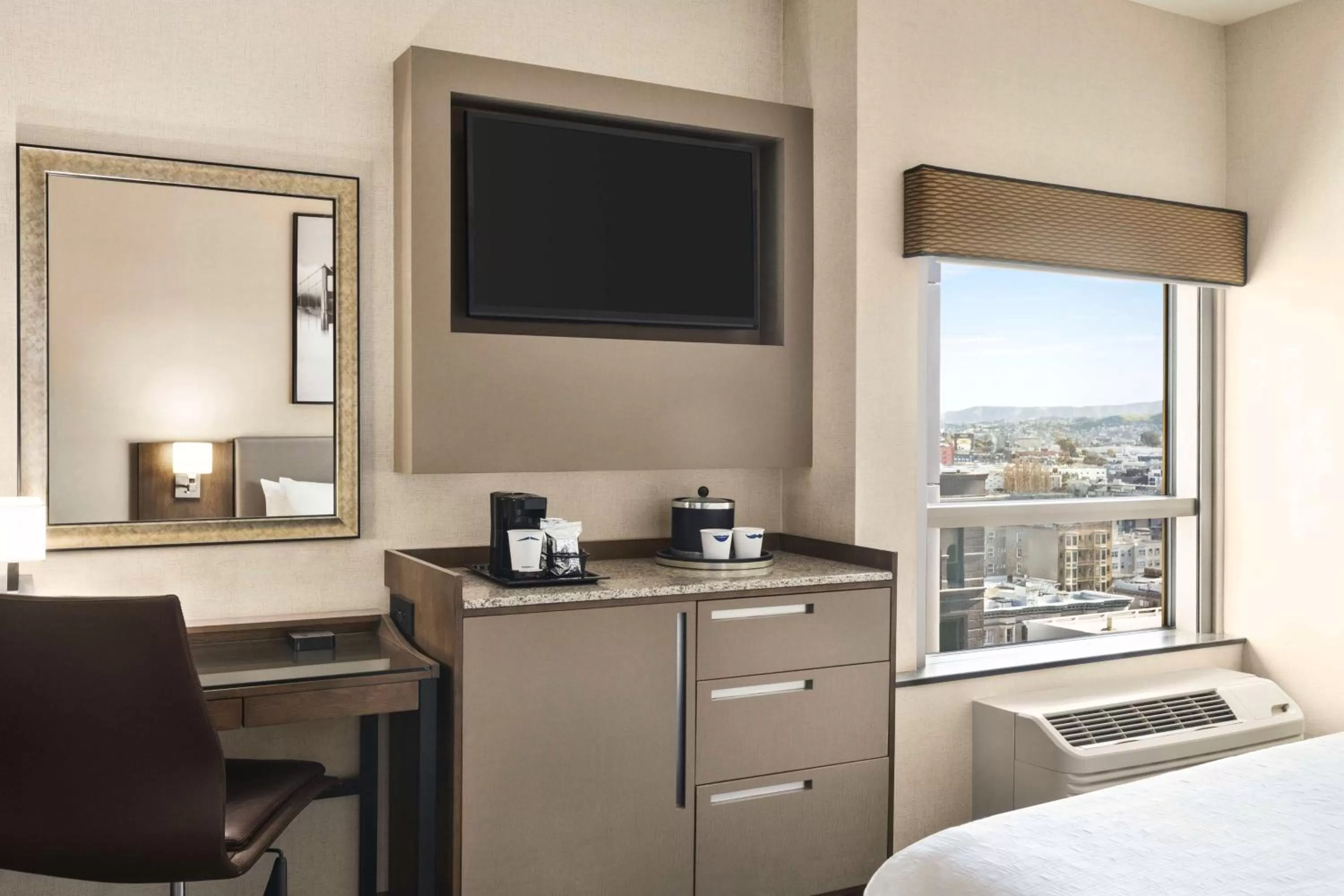 Bedroom, Bed in Hampton Inn San Francisco Downtown/Convention Center