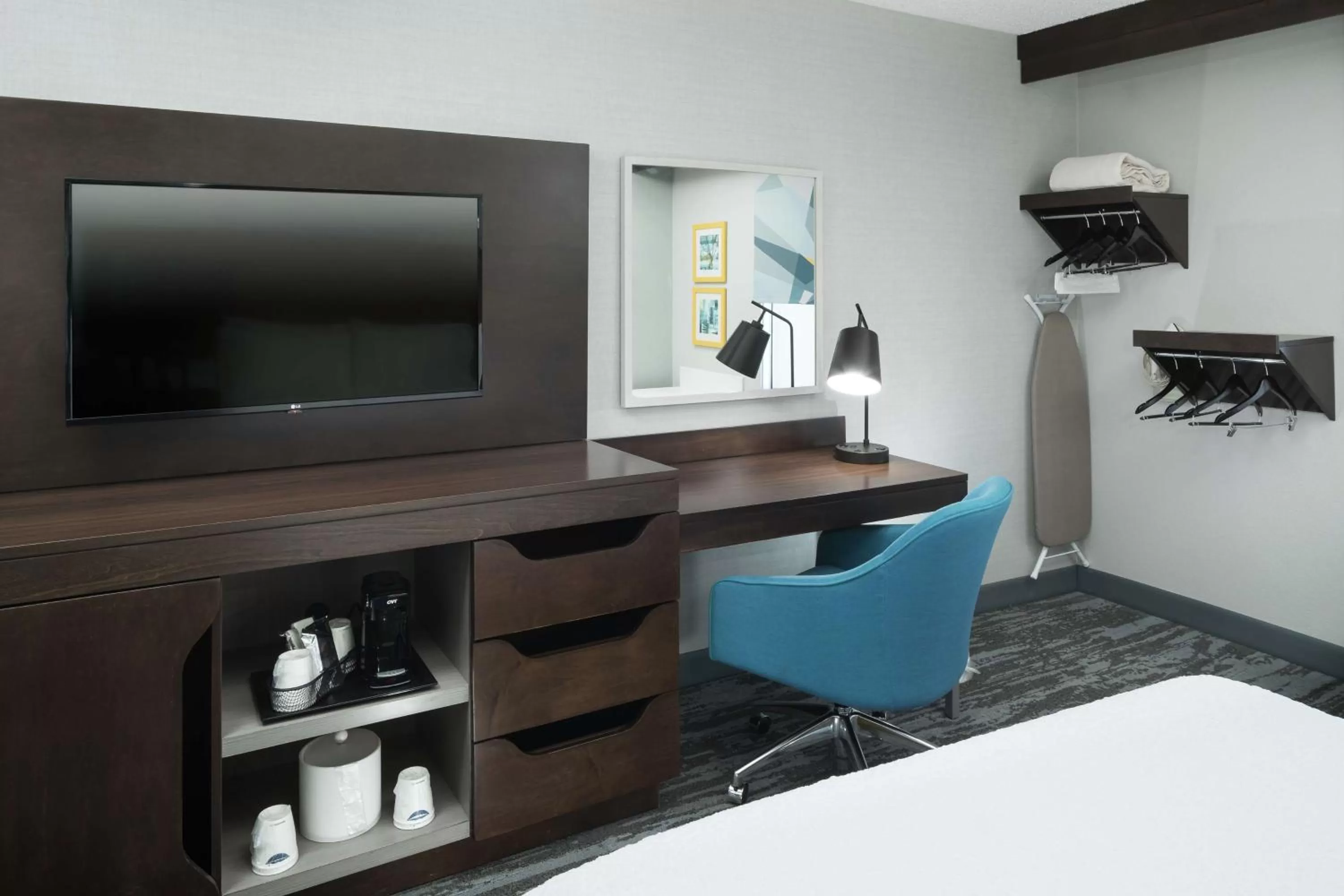 Bedroom, Bed in Hampton Inn Los Angeles Santa Clarita