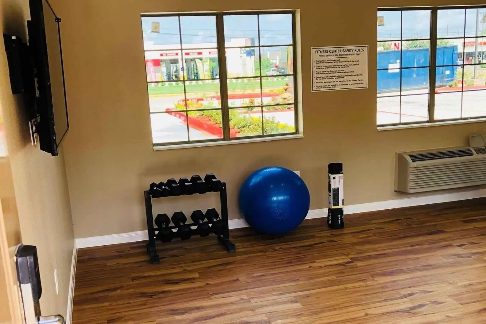 Fitness centre/facilities in Super 8 by Wyndham Houston Northwest Cypress