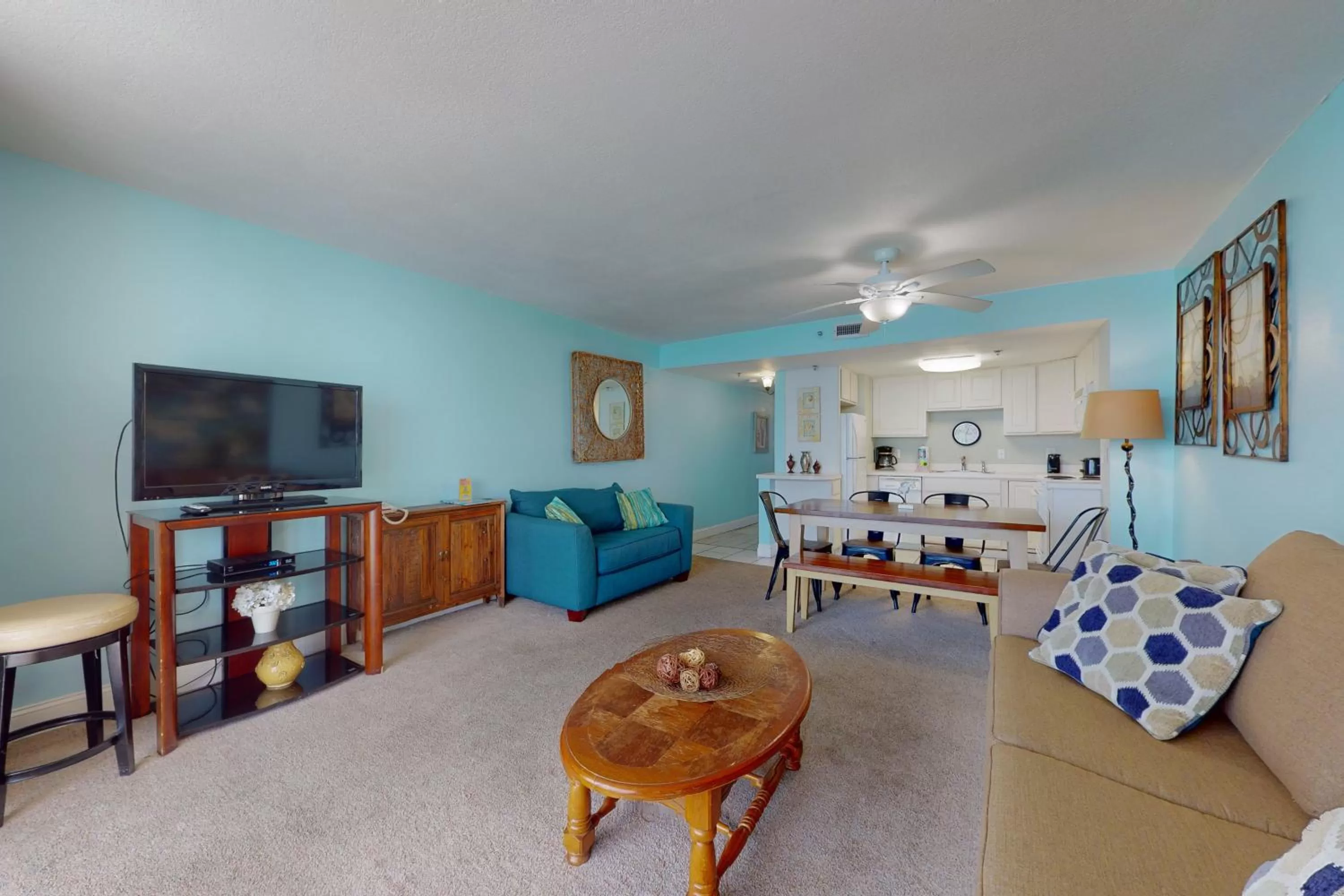 Seating Area in 1 Bed 2 Bath Apartment in SunDestin Beach Resort