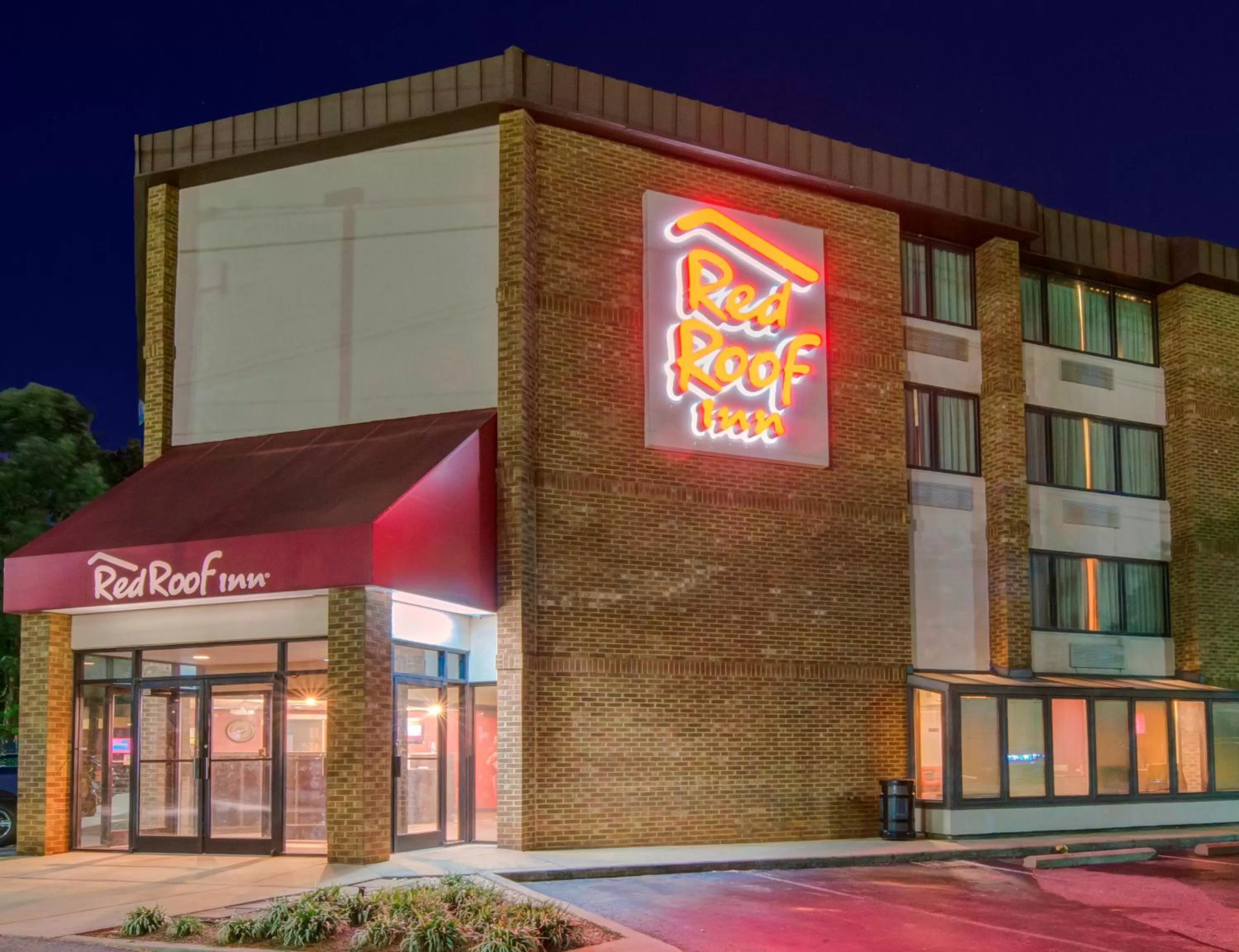 Property building in Red Roof Inn Raleigh Southwest - Cary