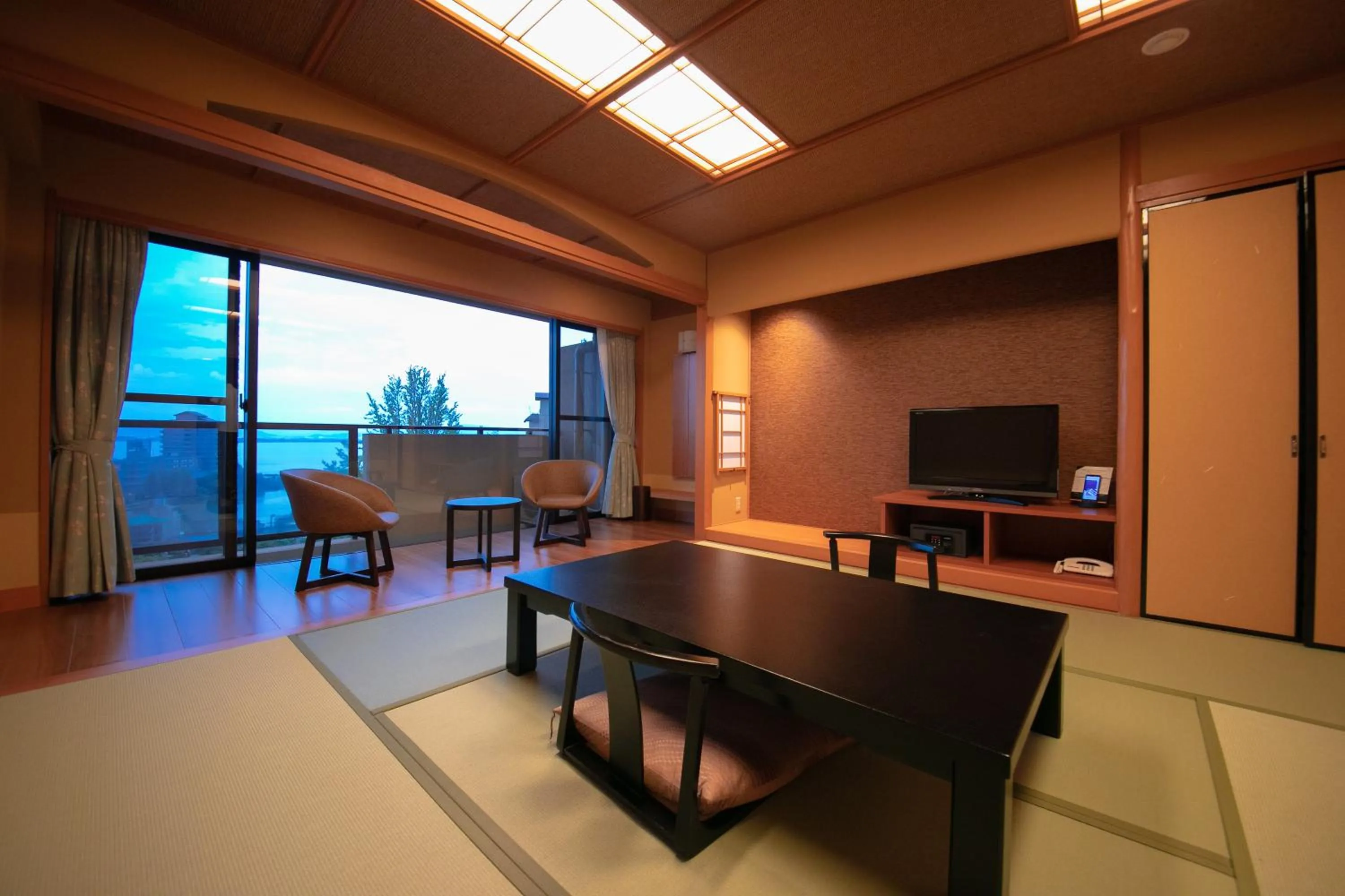 Standard Japanese-Style Room in Biwako Hanakaido