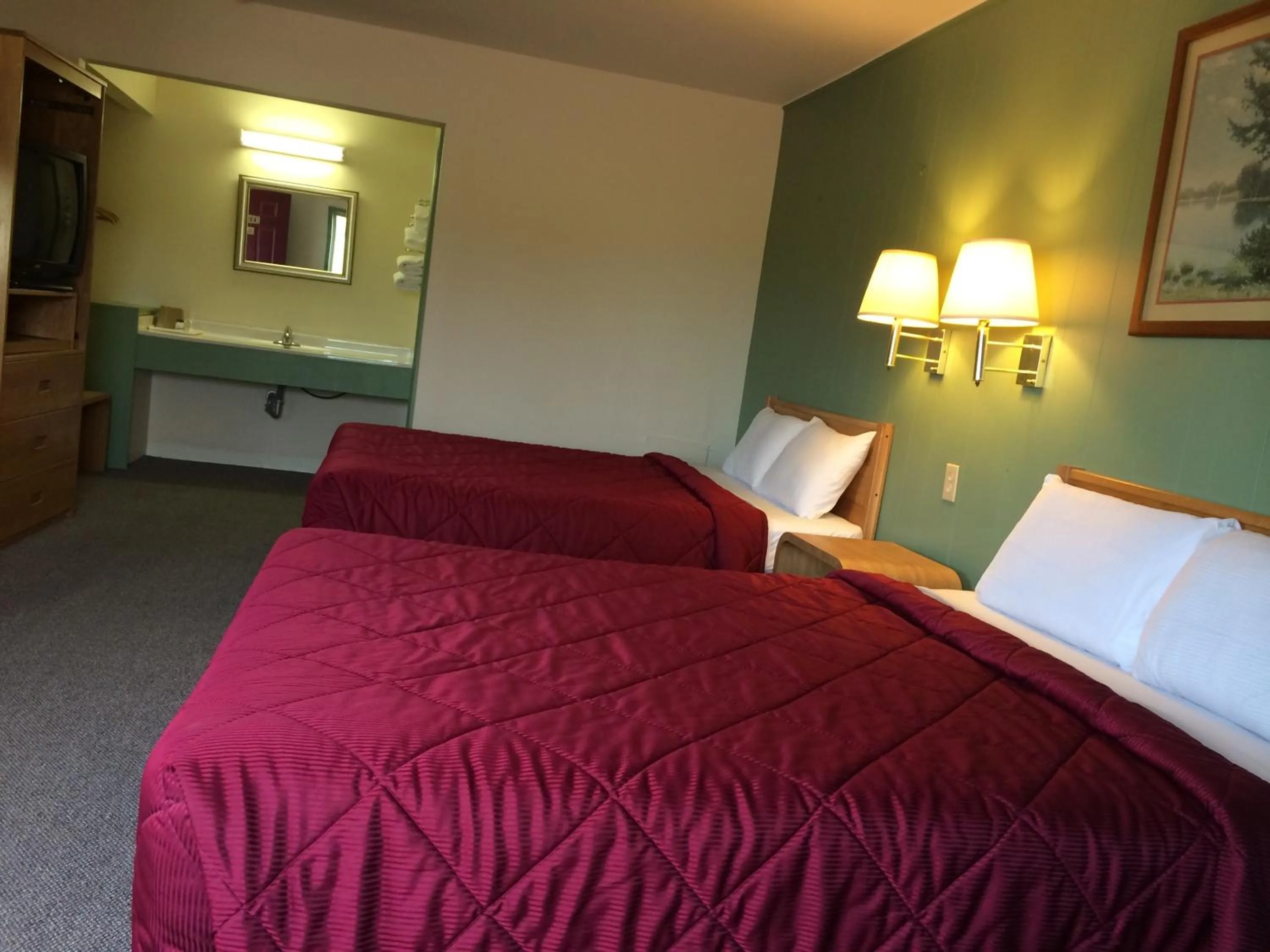 Bed in Super 7 Motel