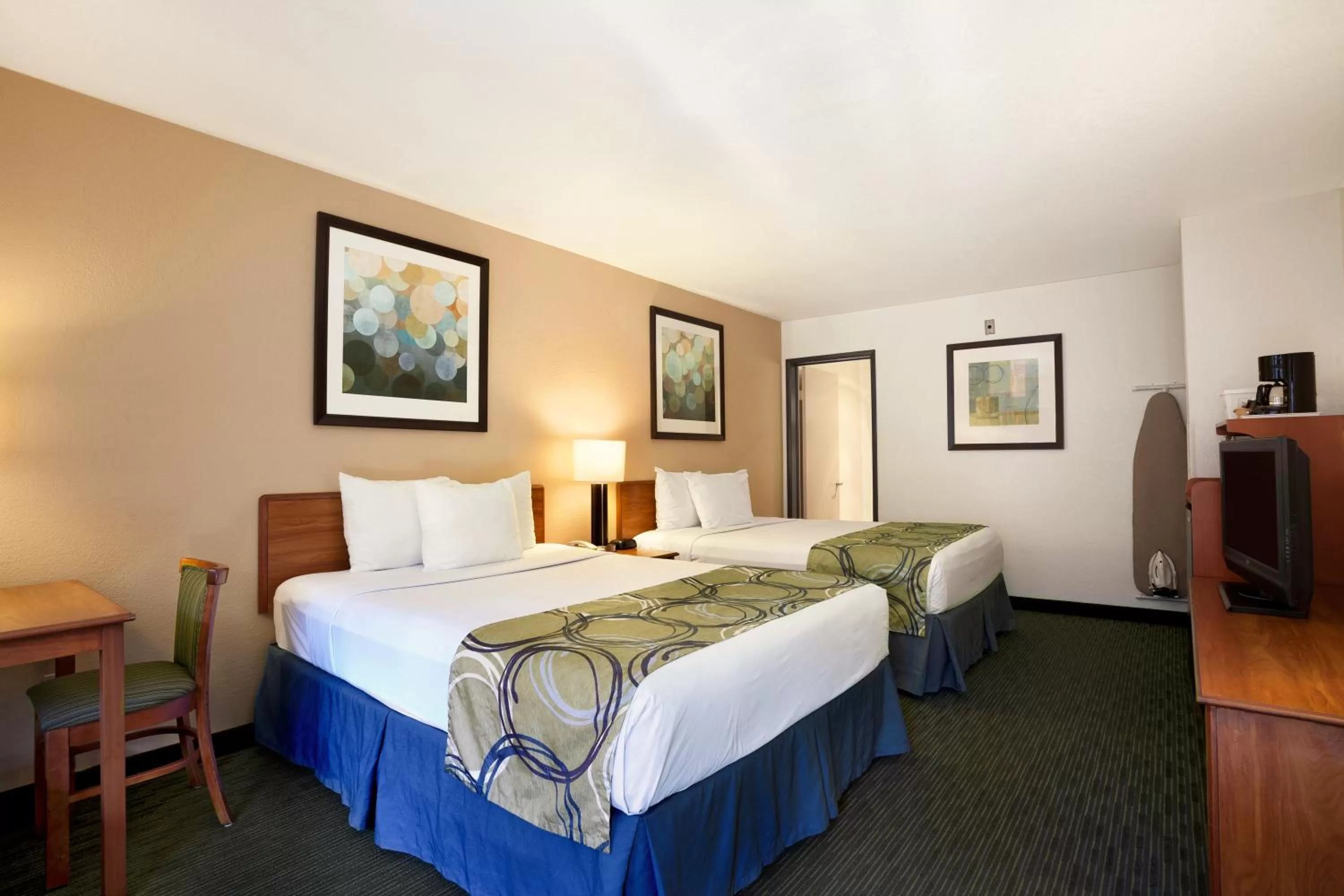 Queen Room with Two Queen Beds - Non-Smoking in Days Inn by Wyndham Encinitas Moonlight Beach