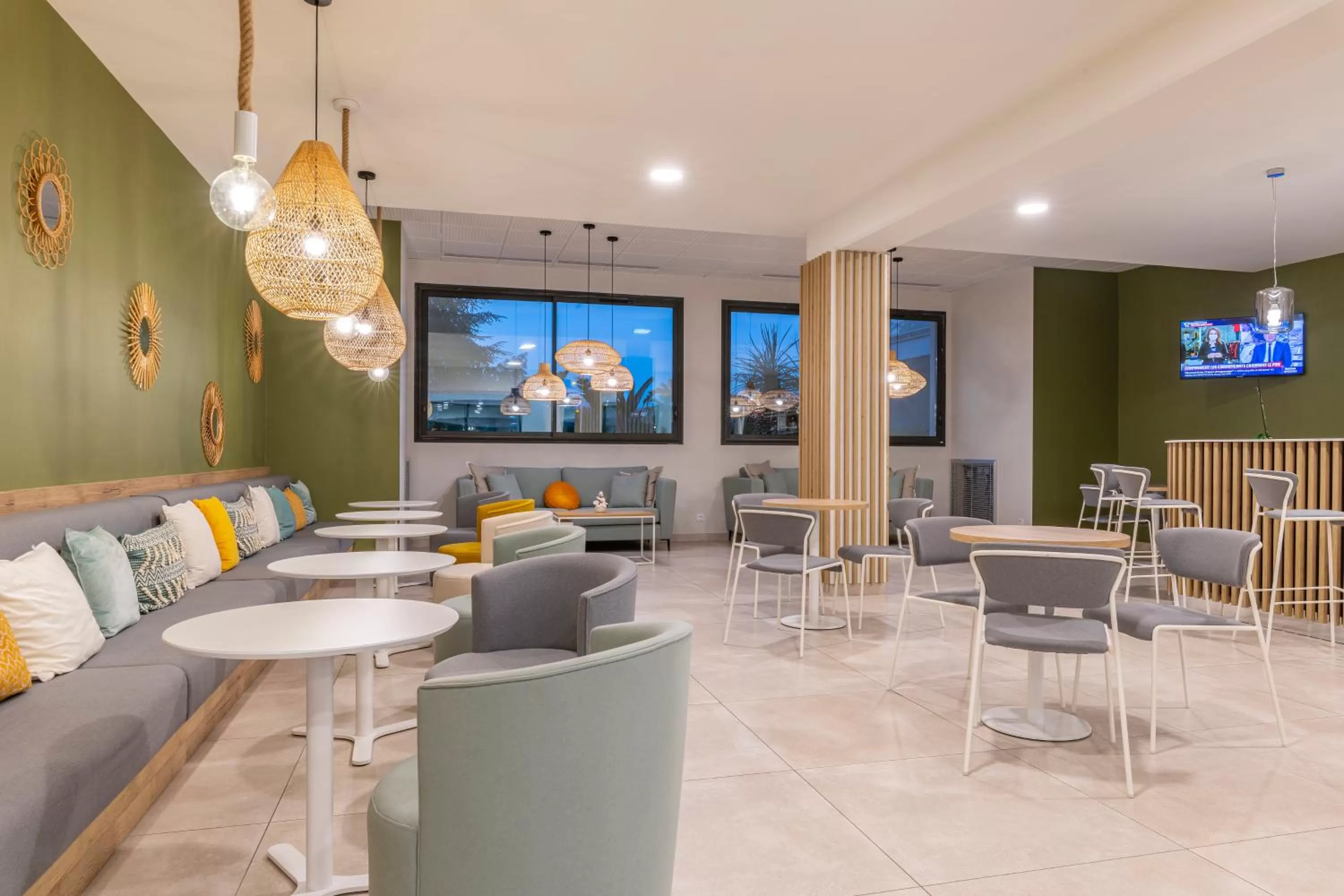 Lounge or bar in Lagrange Apart'Hôtel Antibes Olympie