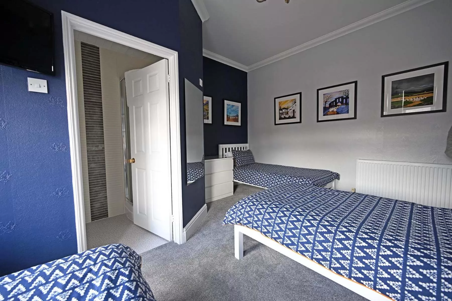 Bedroom, Bed in The Hathaways