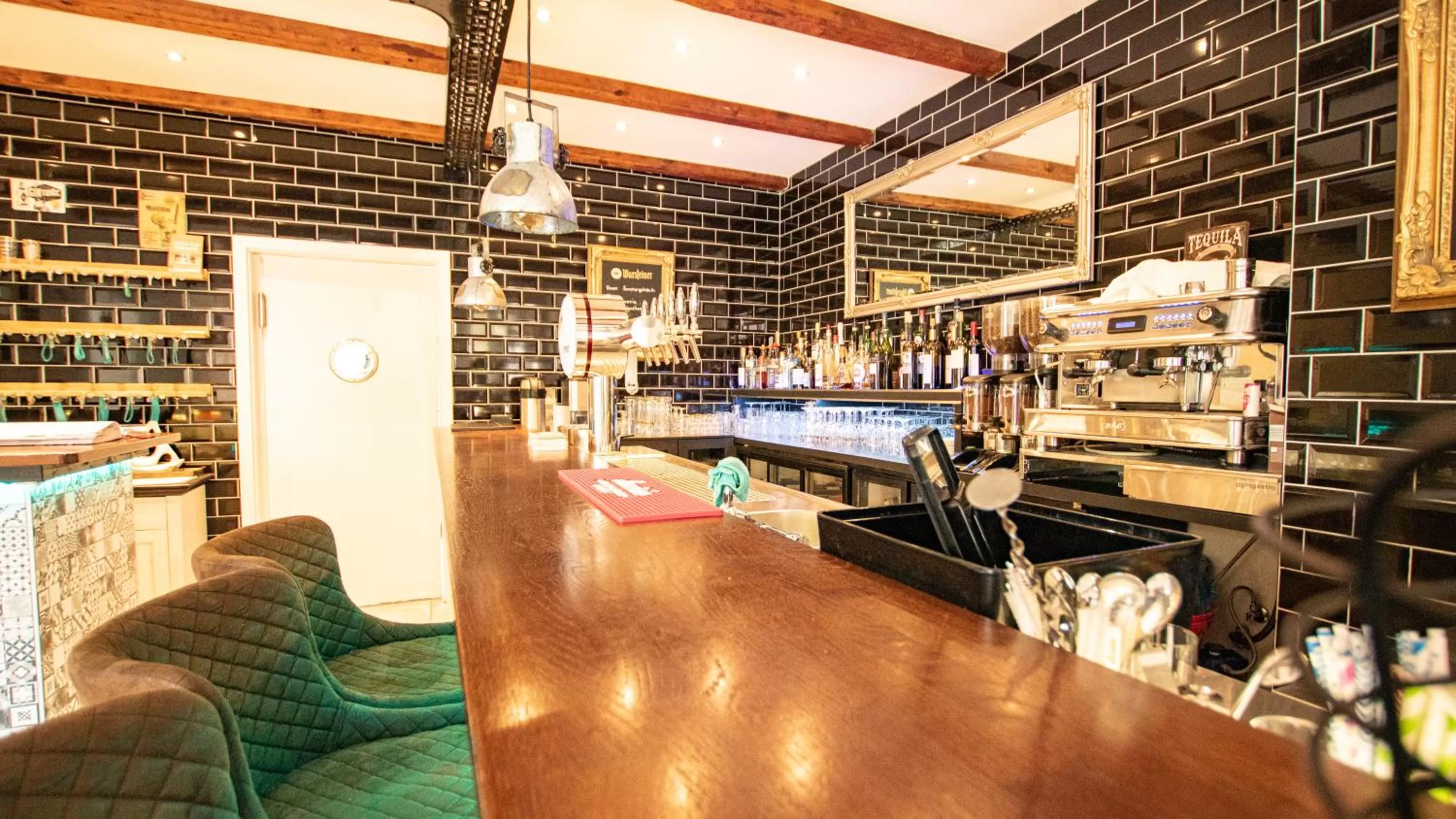 Lounge or bar in El Capitan nähe Movie Park