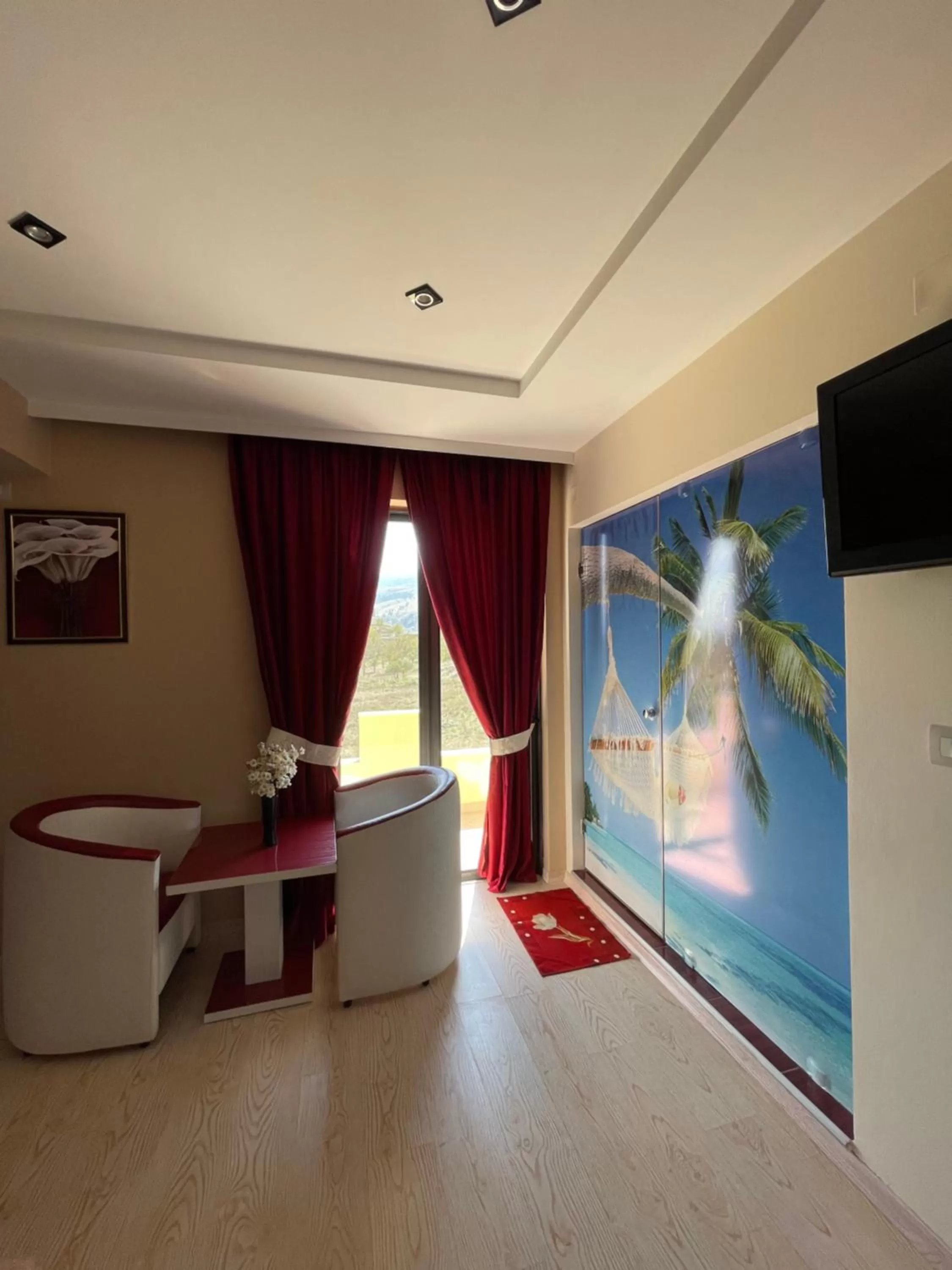 TV/Entertainment Center in Hotel Selfo