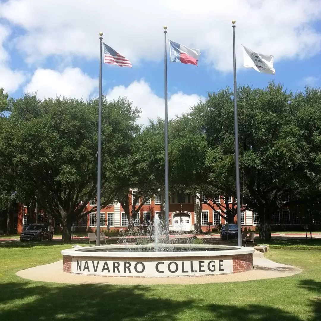 Holiday Inn Express & Suites Waxahachie by IHG