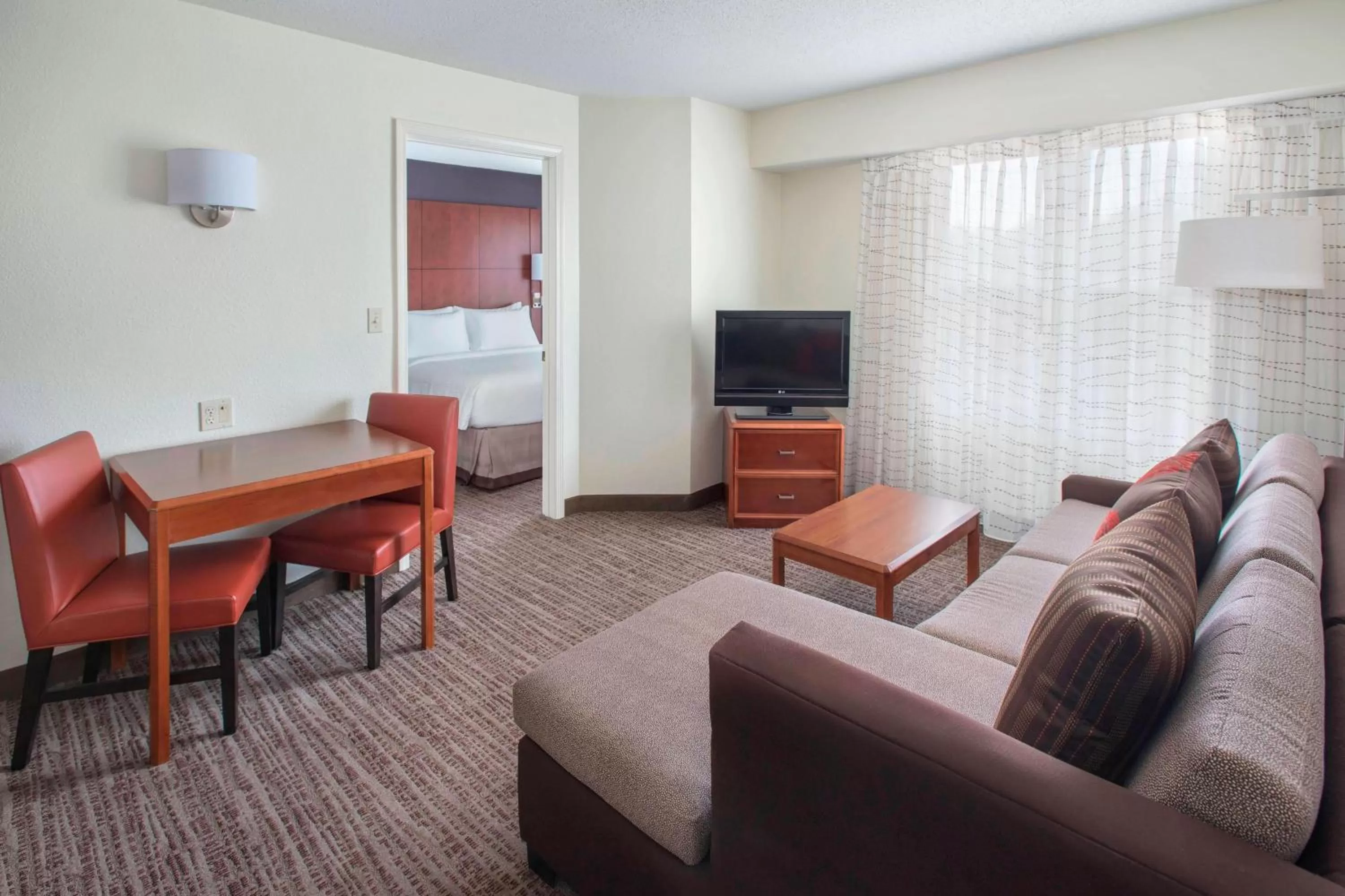 One-Bedroom Queen Suite with Sofa Bed in Residence Inn Cranbury South Brunswick