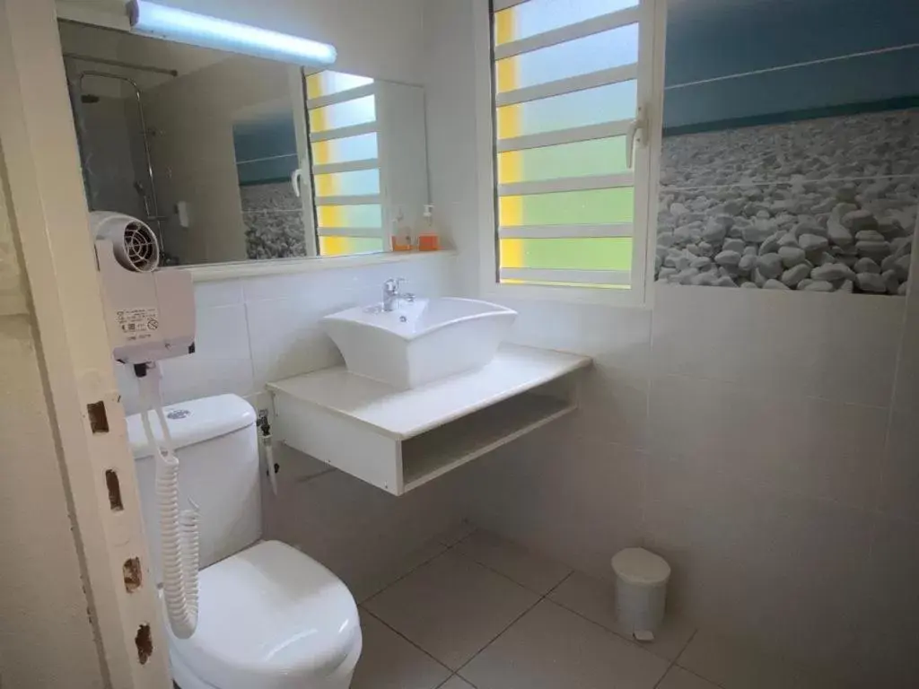 Triple Room with Shower in Hotel Le Rotabas Triple Room with Shower in Hotel Le Rotabas