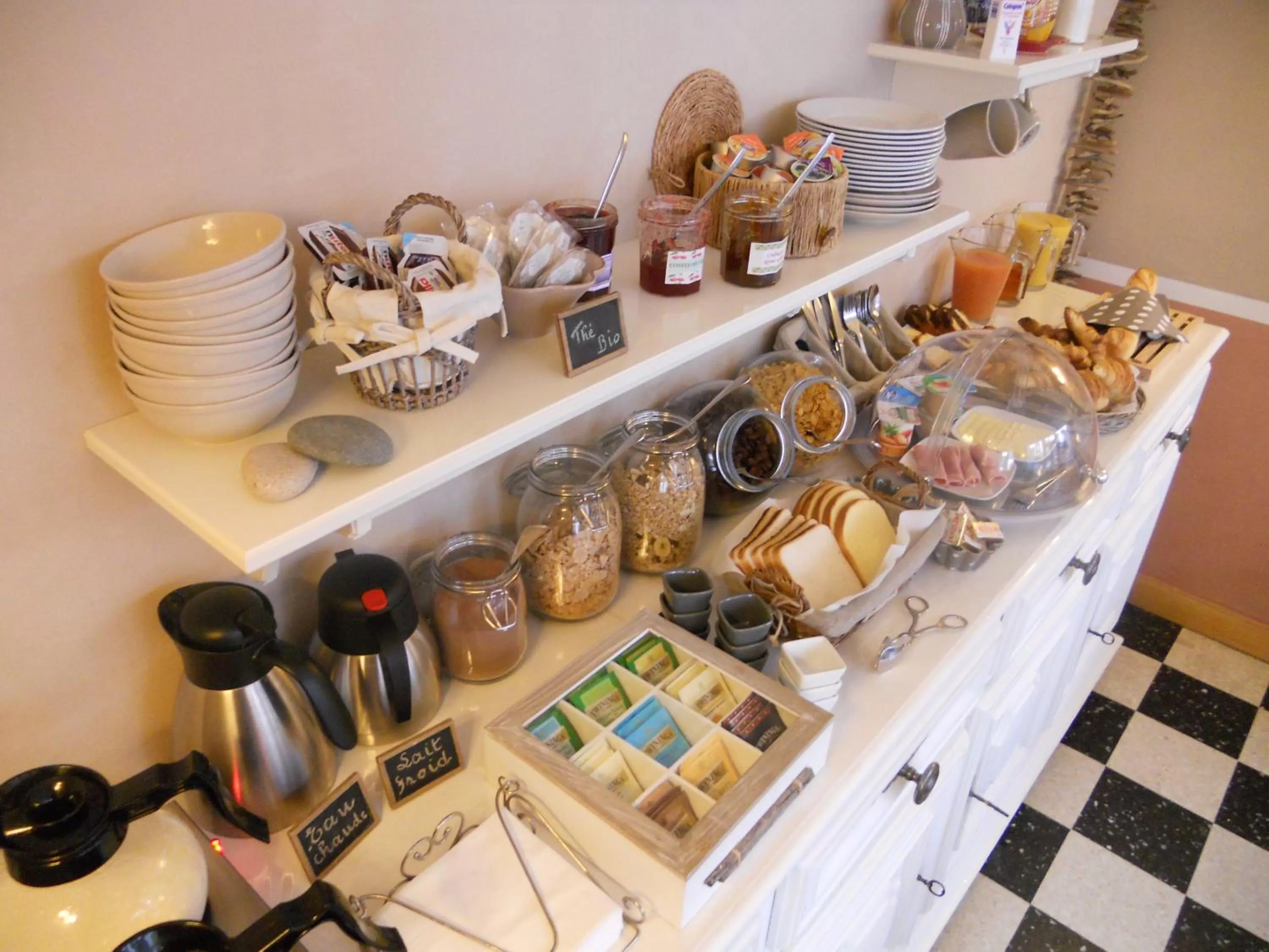 Breakfast in Hotel Des Falaises