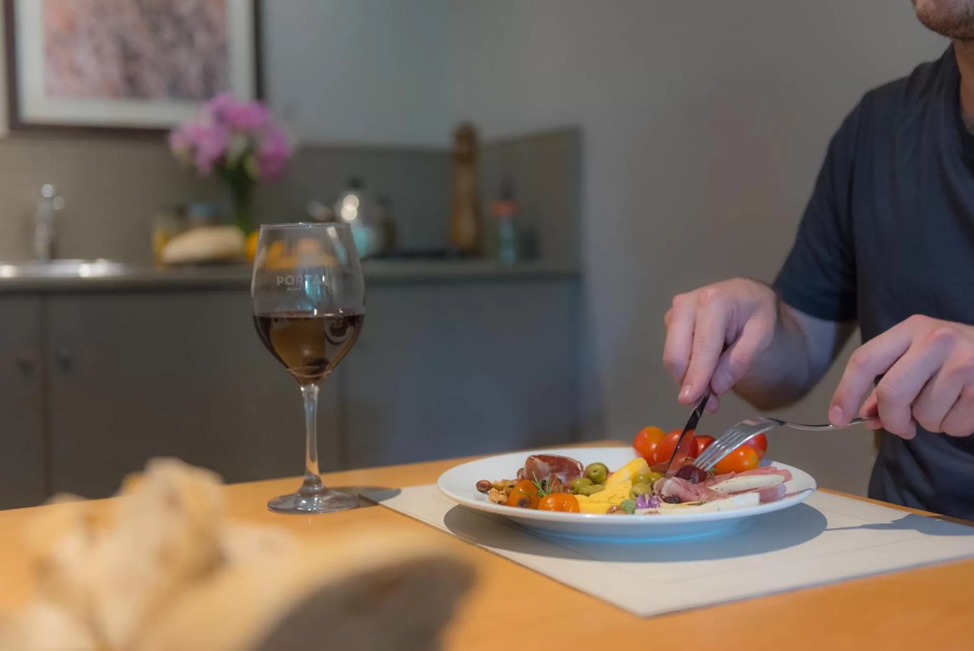 Food and drinks in Portal Plaza Suites