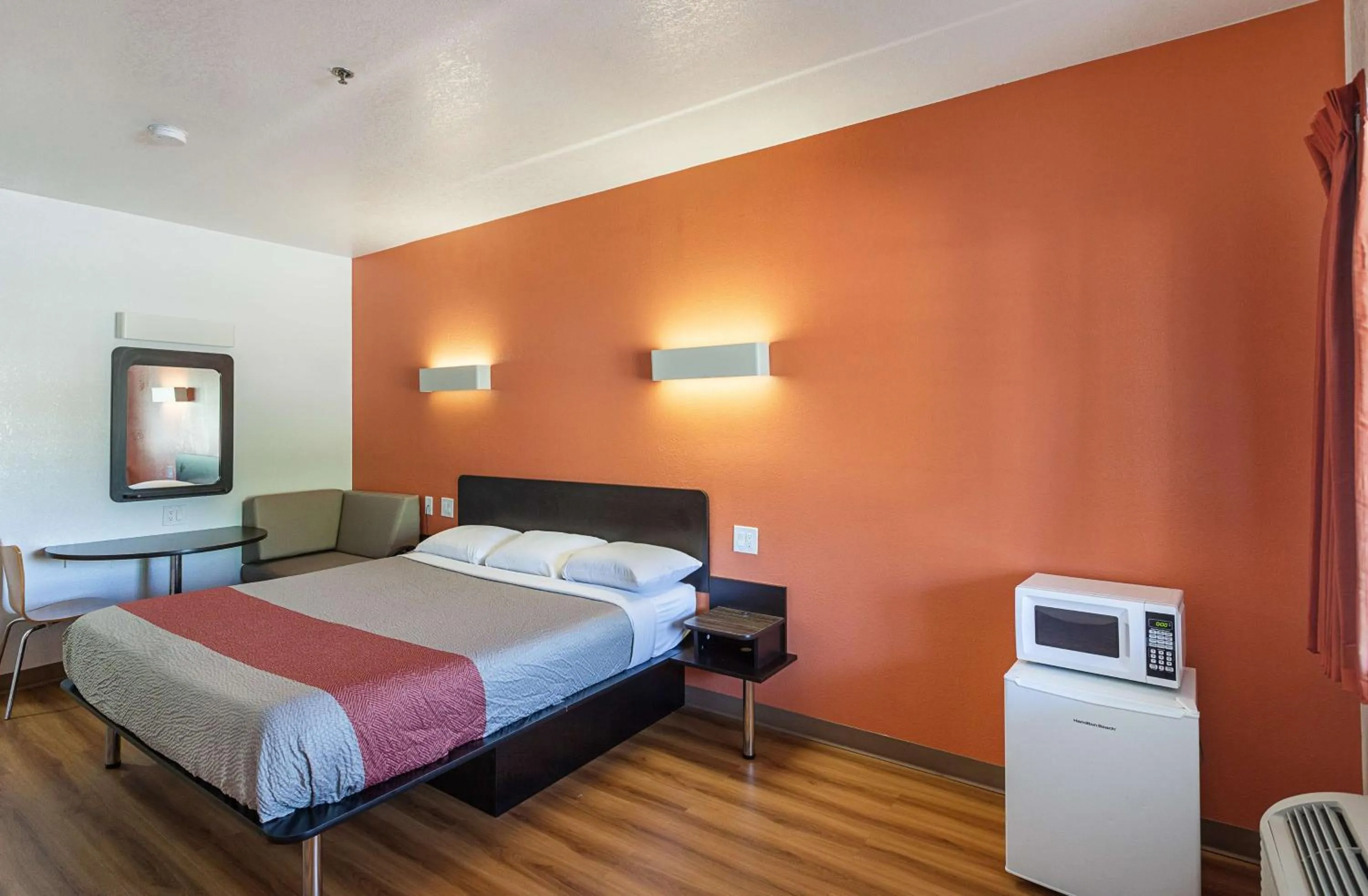 Photo of the whole room, Bed in Motel 6-Bedford, TX - Fort Worth