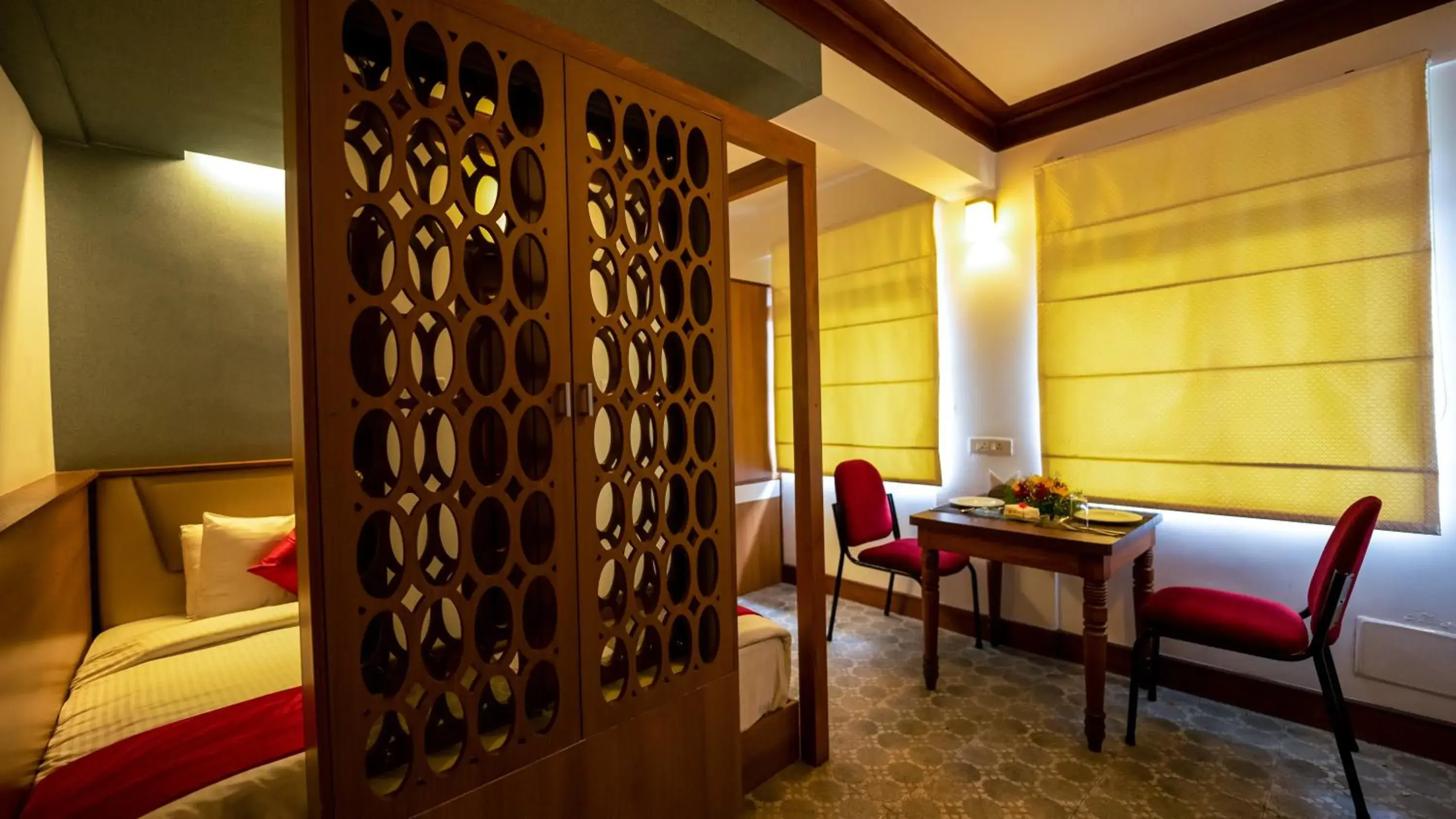 Deluxe Queen Room in Westwood Riverside Deluxe Queen Room in Westwood Riverside