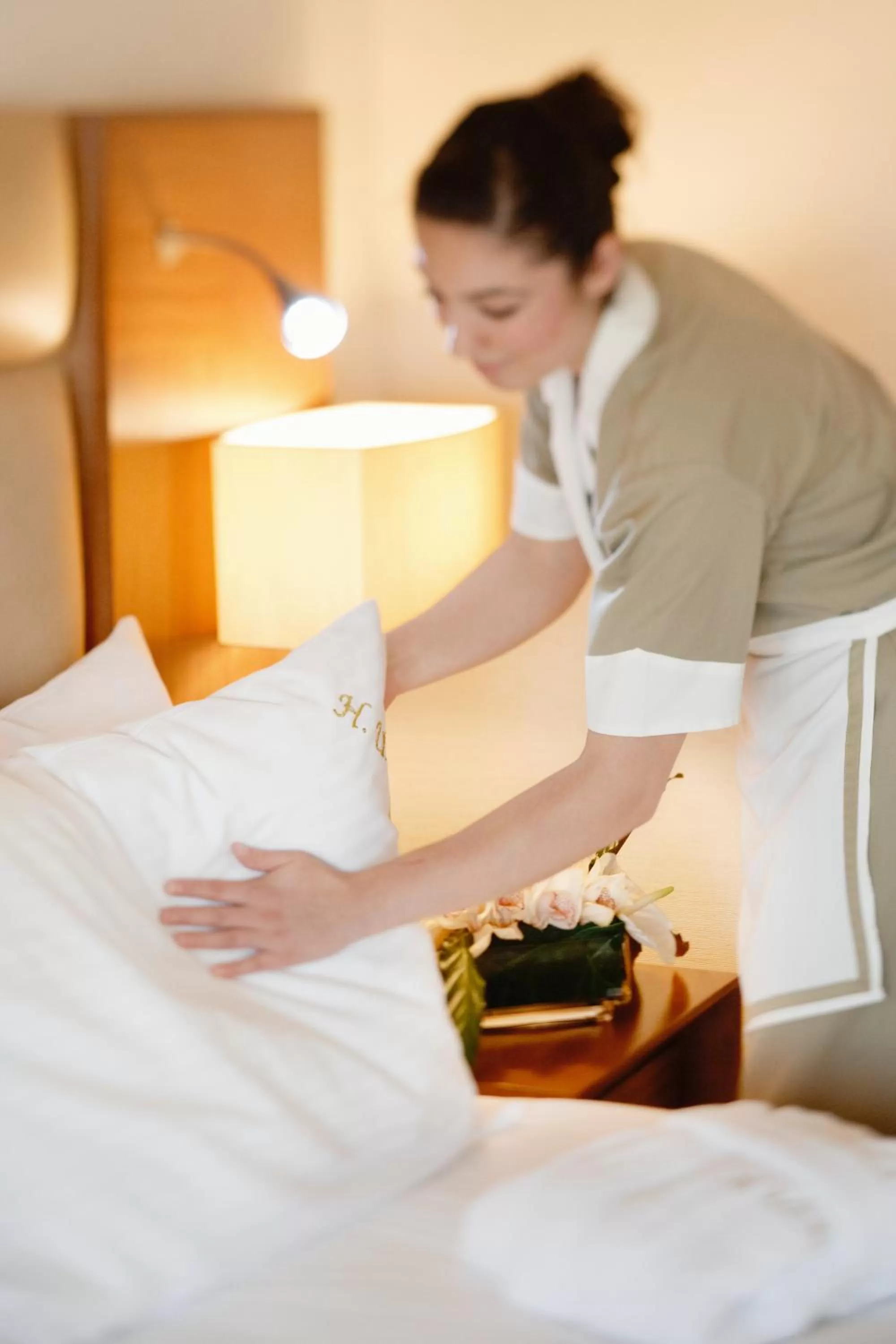 Staff, Bed in Mövenpick Hotel Izmir