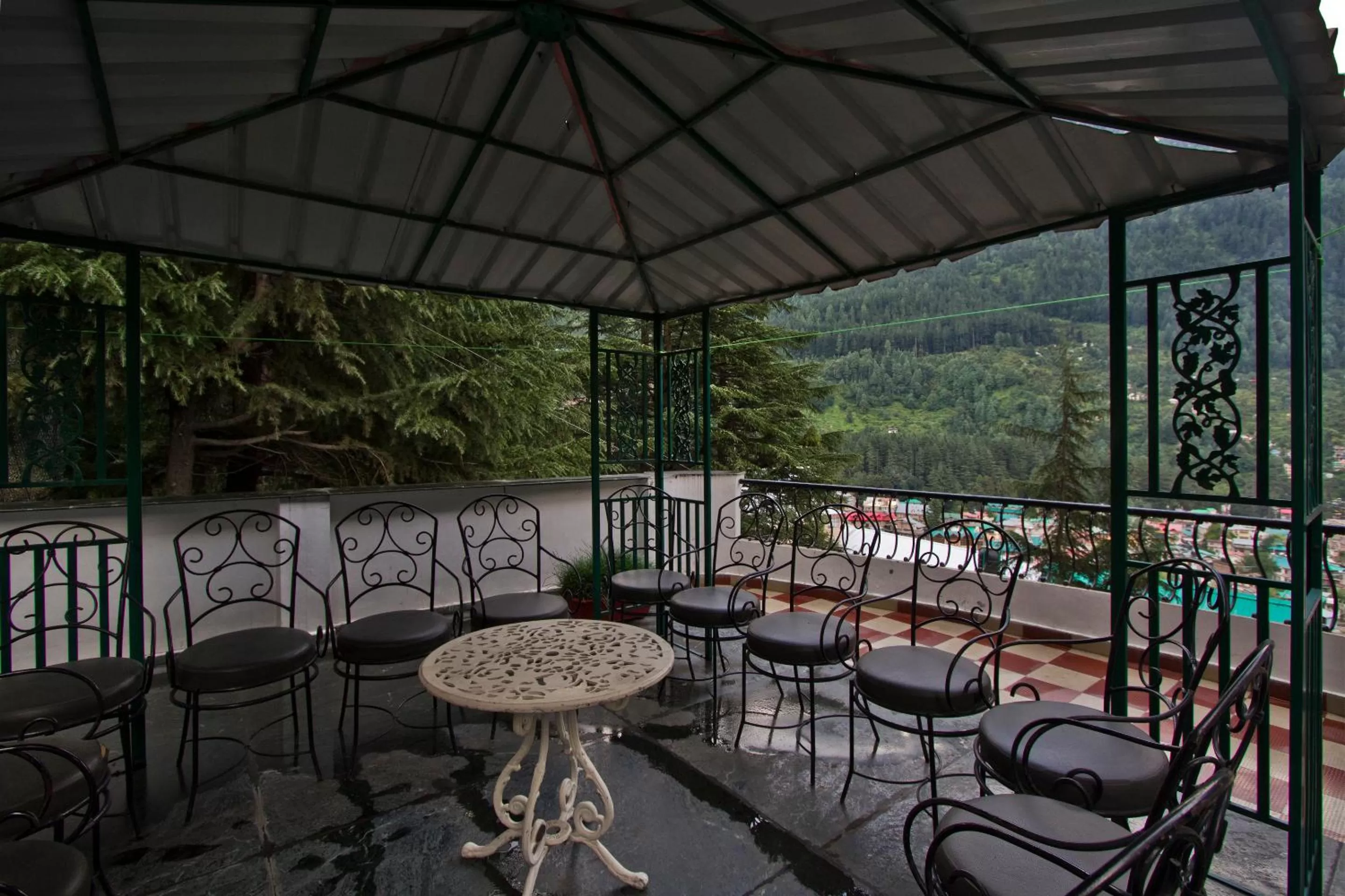 Balcony/Terrace in Hotel Broadways Inn