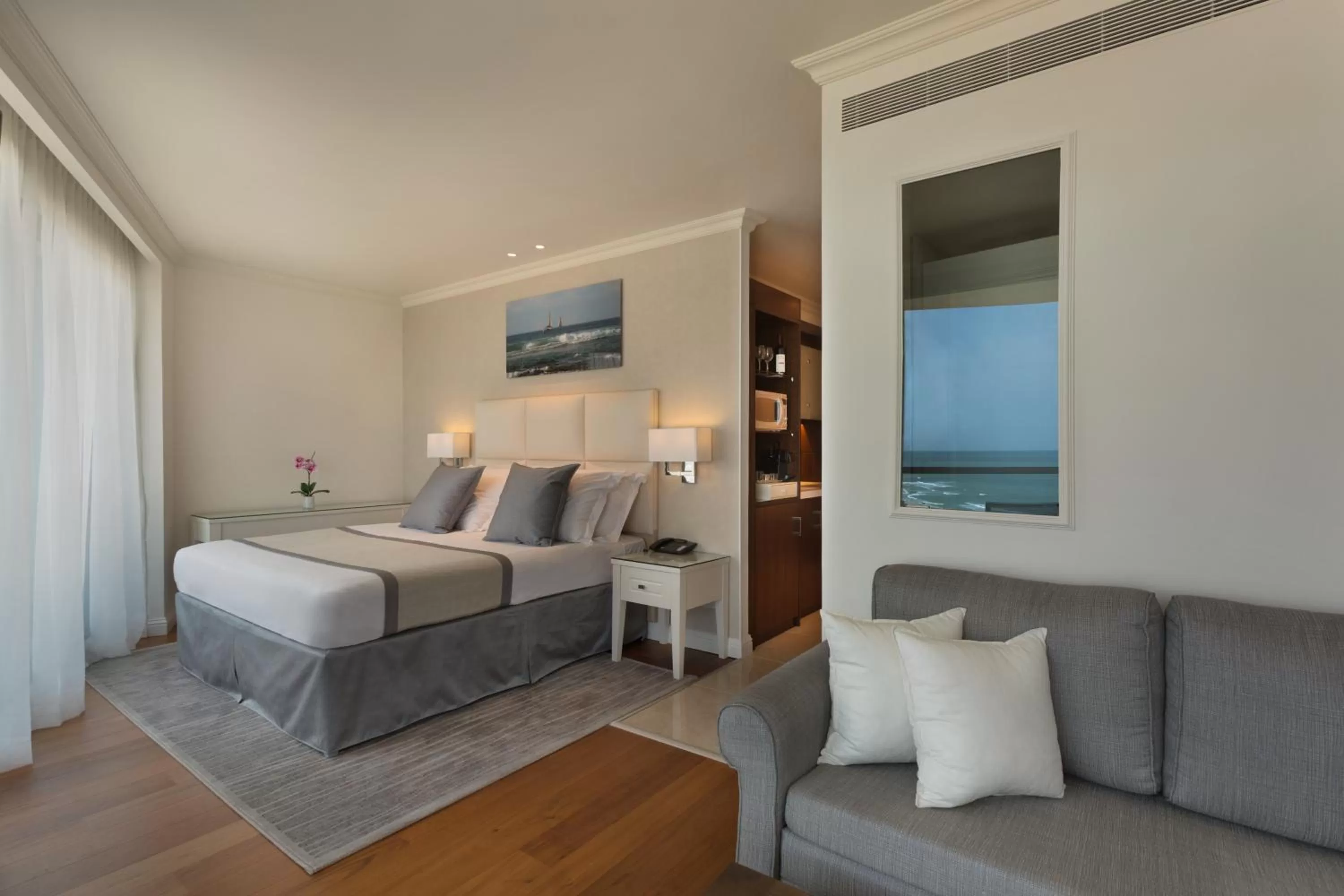 Photo of the whole room, Bed in Herbert Samuel Okeanos Suites Herzilya
