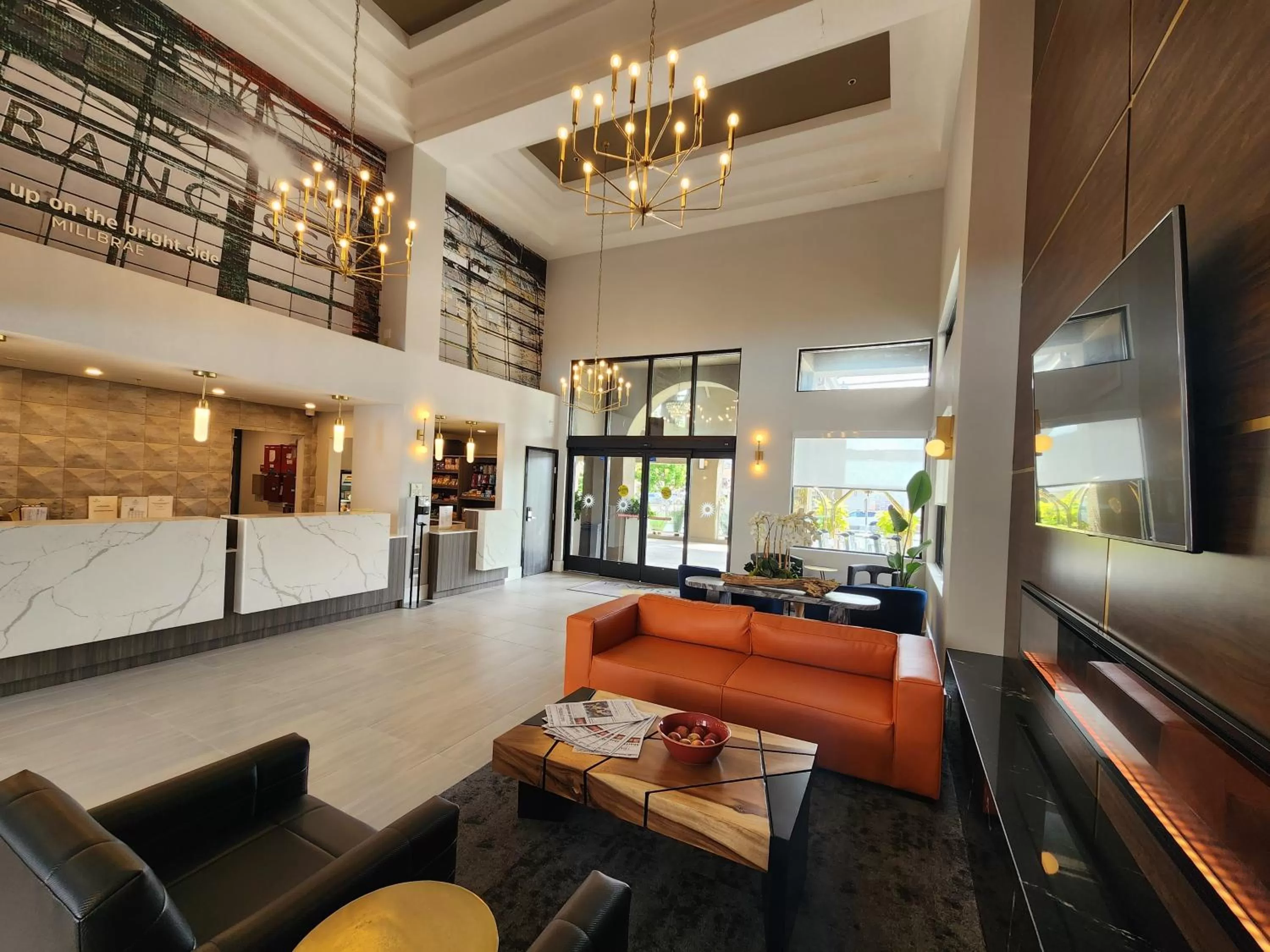 Lobby or reception in La Quinta by Wyndham San Francisco Airport West Millbrae FREE AIRPORT SHUTTLE