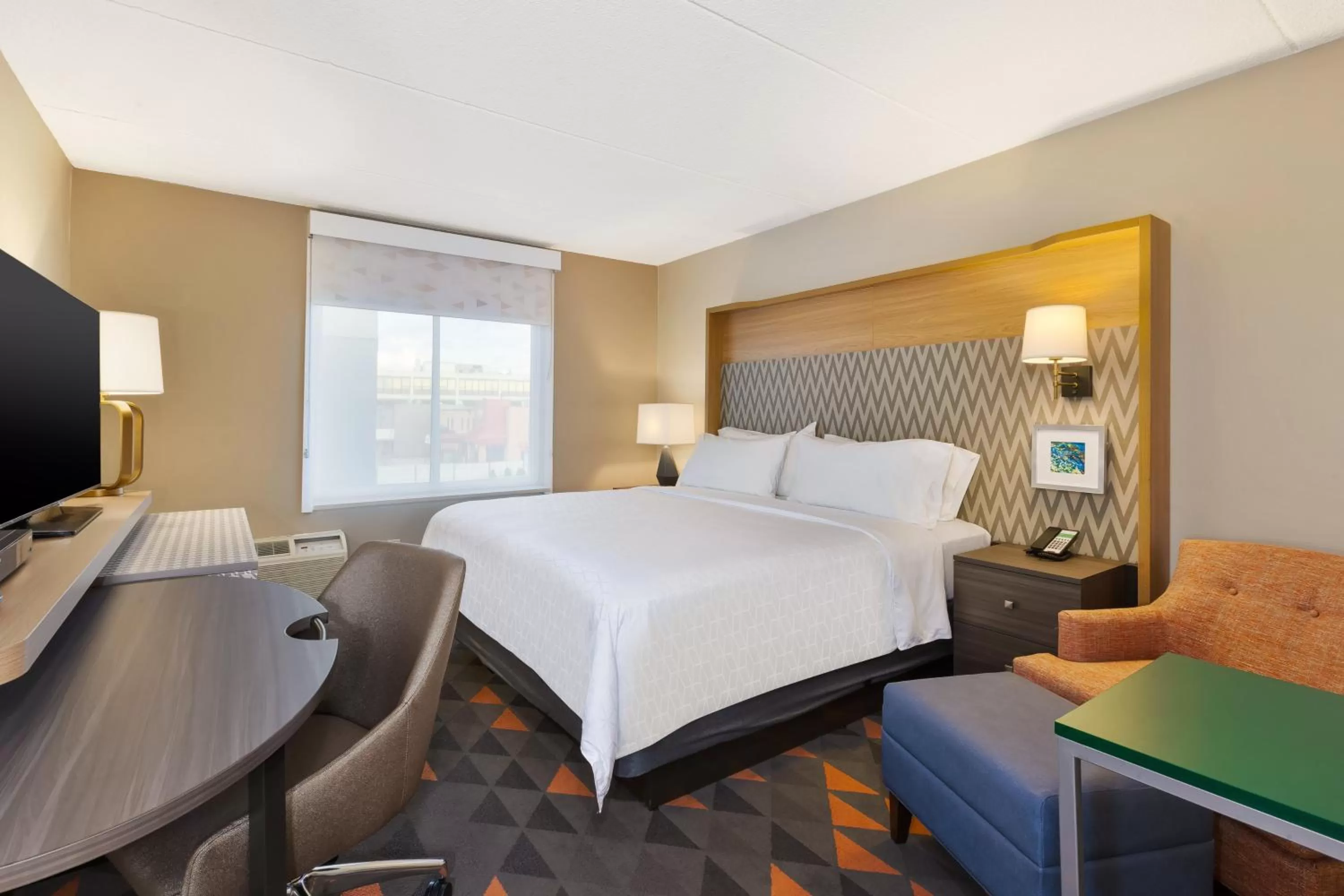 Photo of the whole room, Bed in Holiday Inn Westbury-Long Island by IHG