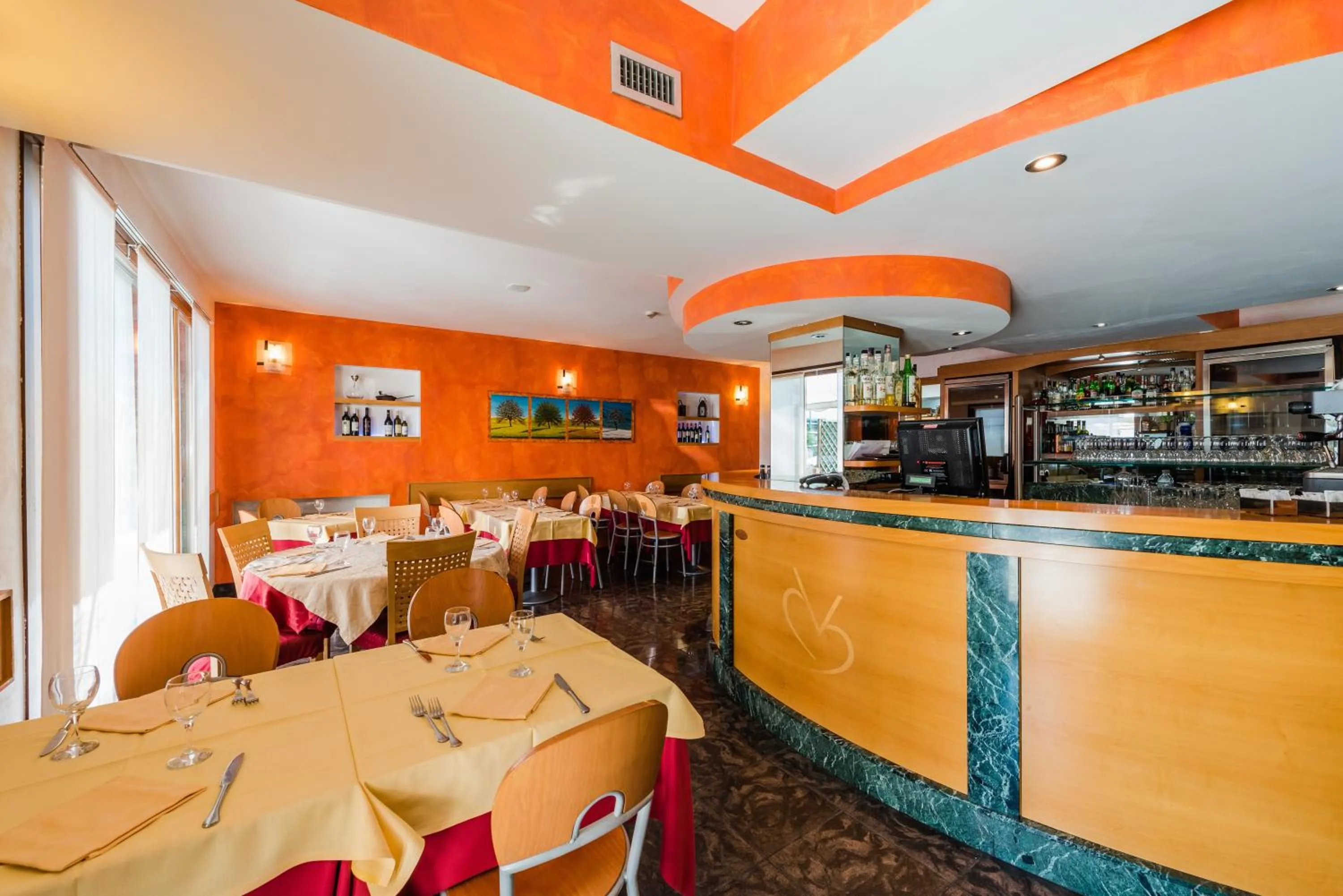 Restaurant/places to eat in Hotel Au Soleil