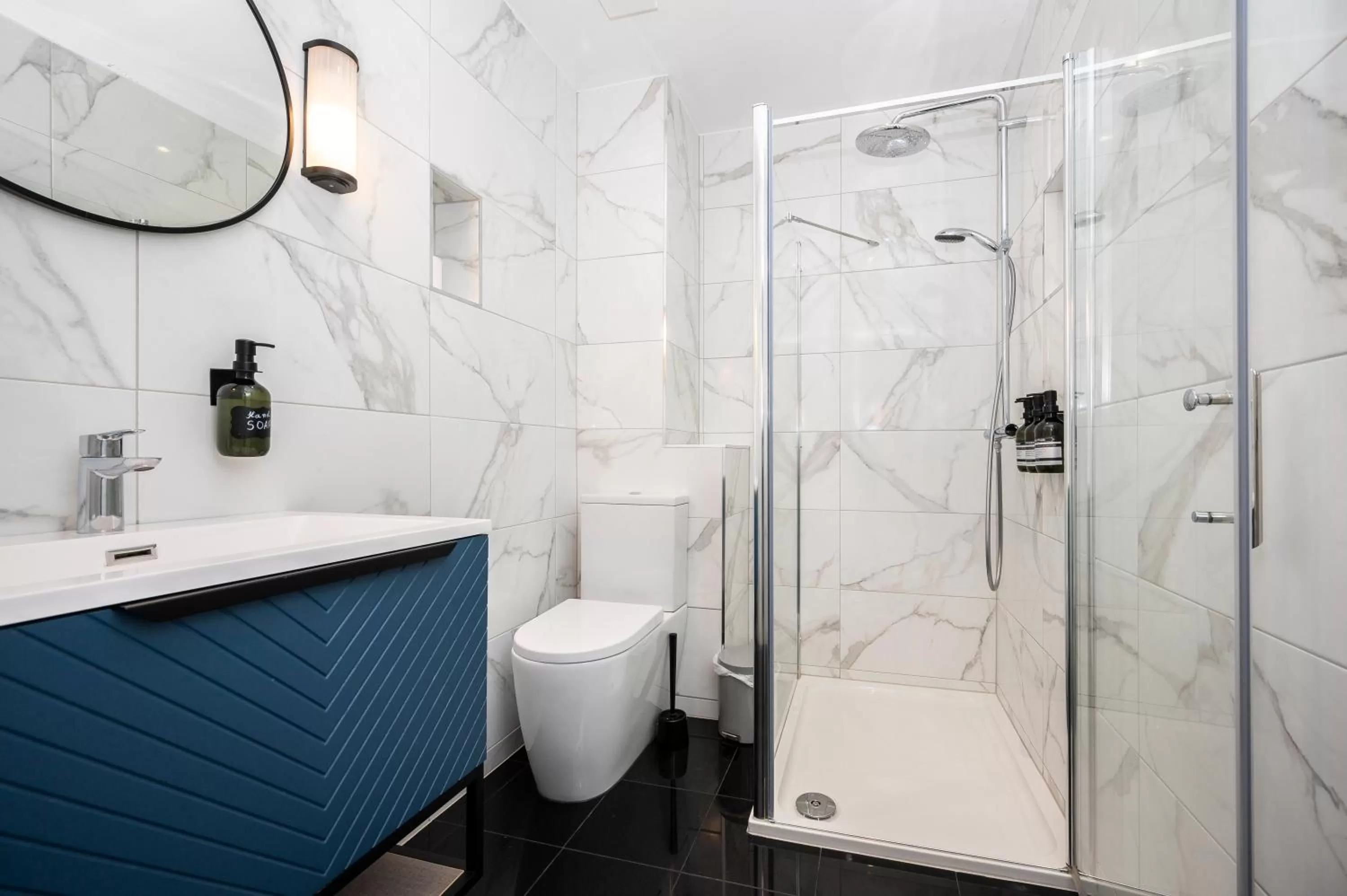 Bathroom in Mentone Hotel