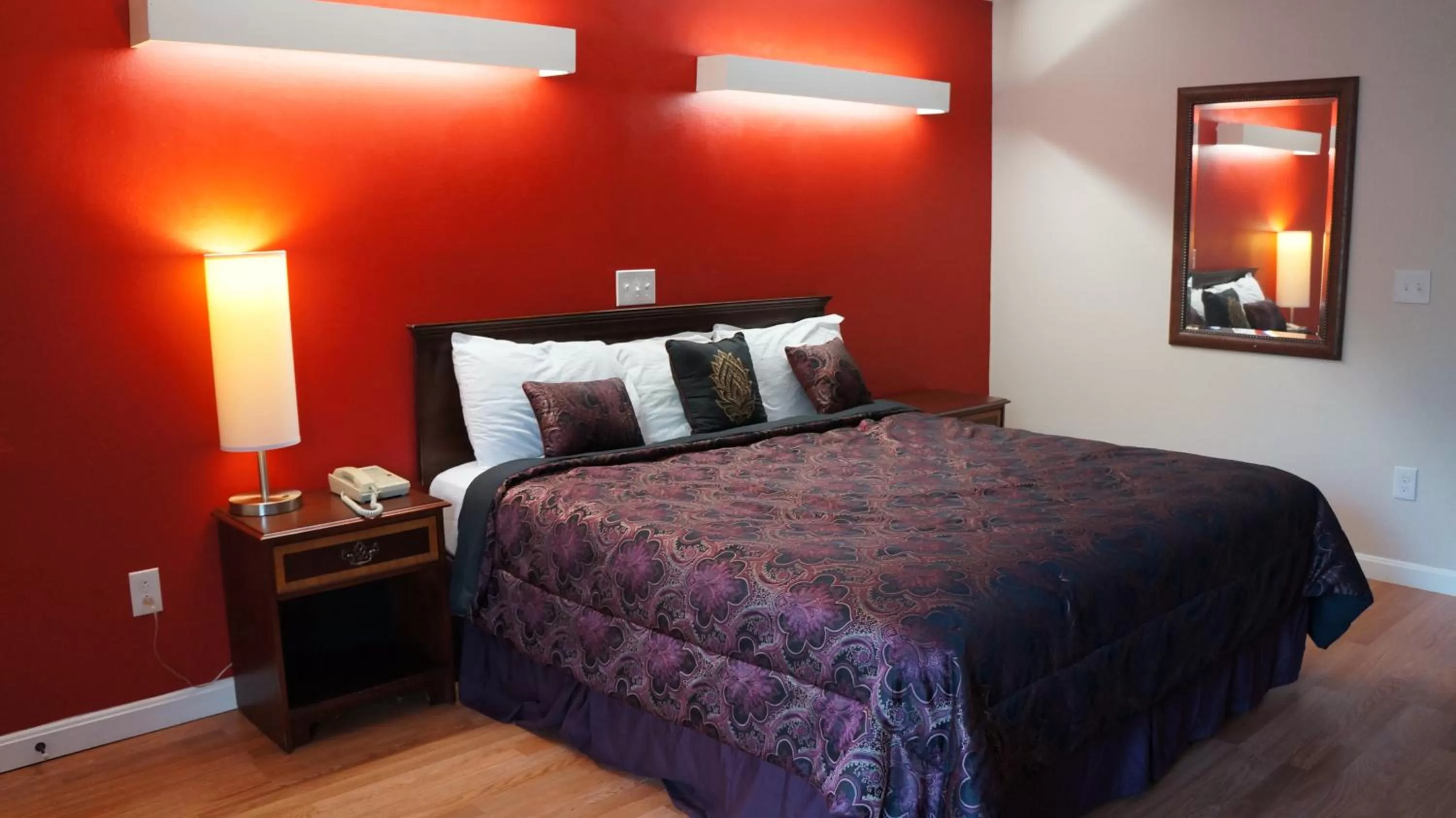 Bed in Classic Motor Lodge Providence - West Greenwich