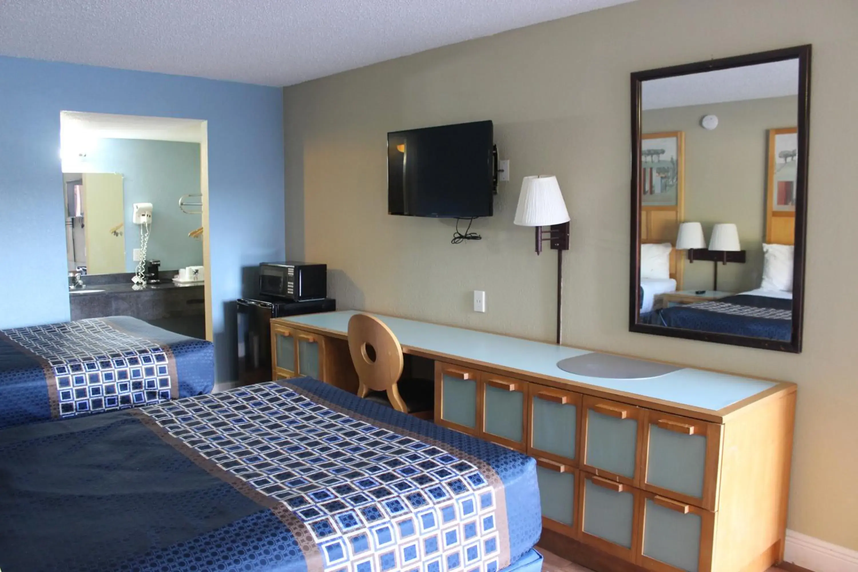 Room with Two Double Beds - Disability Access/Non-Smoking in Tampa Inn Near Busch Gardens Room with Two Double Beds - Disability Access/Non-Smoking in Tampa Inn Near Busch Gardens
