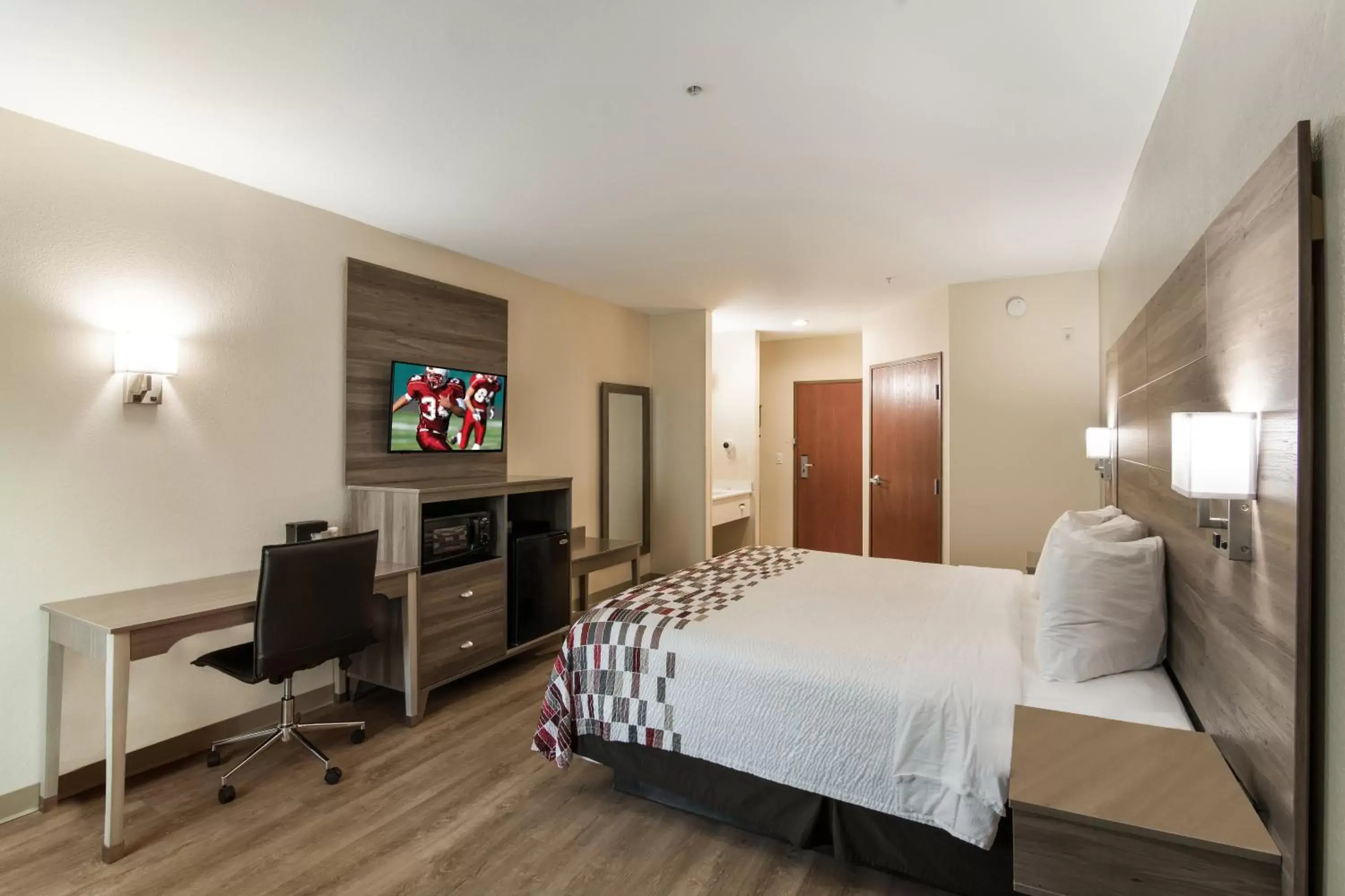 Superior King Room - Disability Access/Non-Smoking in Red Roof Inn Panama City Superior King Room - Disability Access/Non-Smoking in Red Roof Inn Panama City